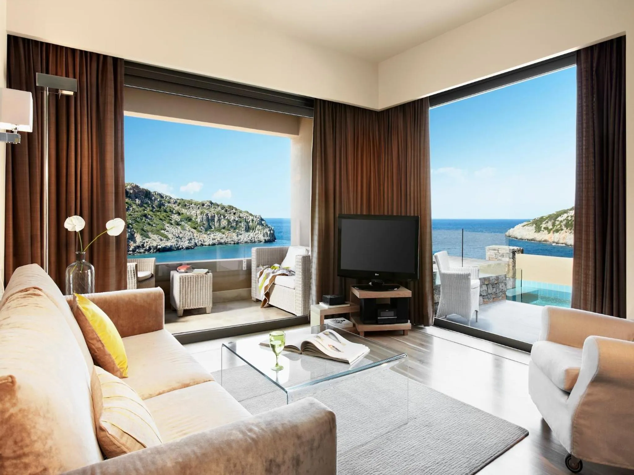 TV and multimedia in Daios Cove