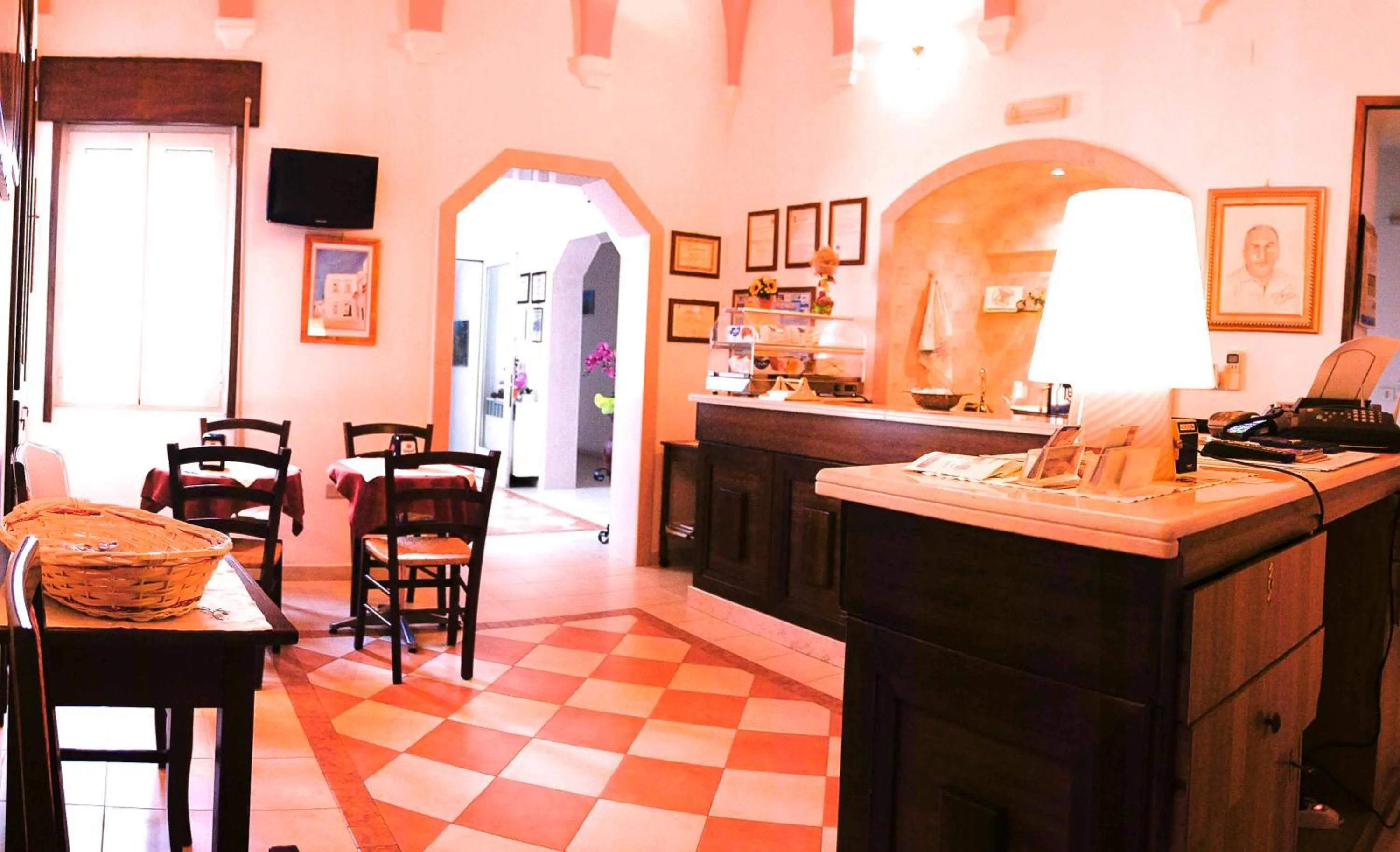 Communal lounge/ TV room in Albergo Vittoria