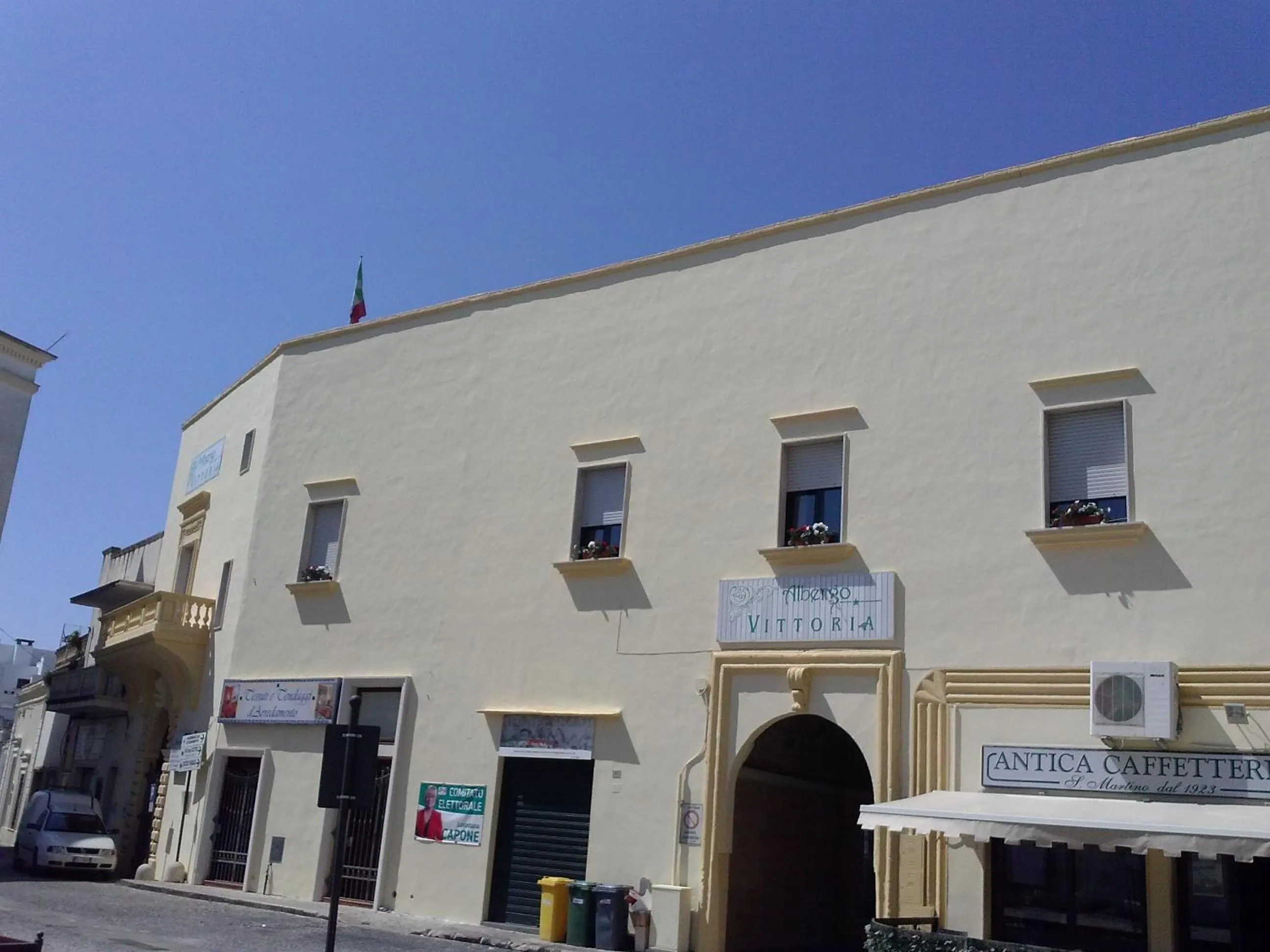 Facade/entrance in Albergo Vittoria