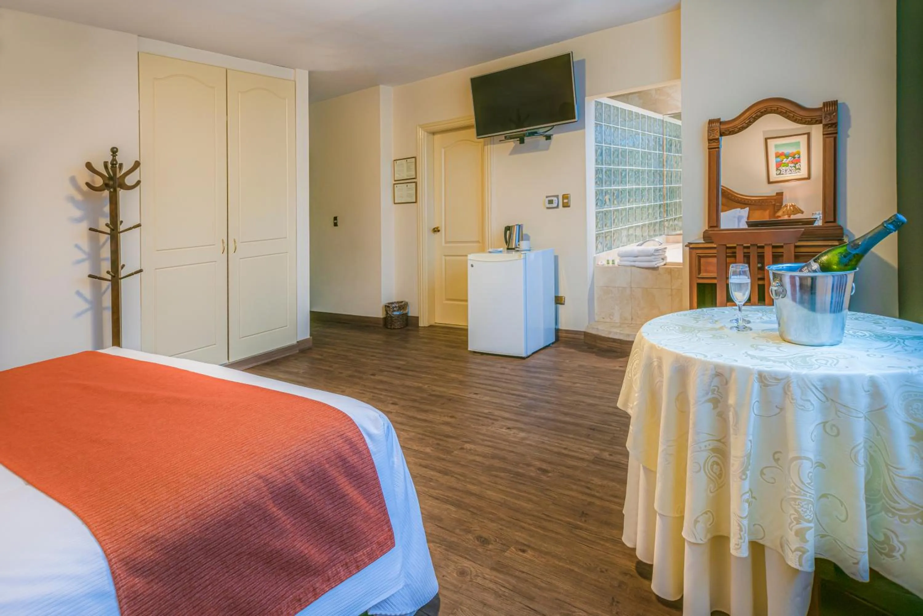 TV and multimedia, Bed in Miraflores Colon Hotel