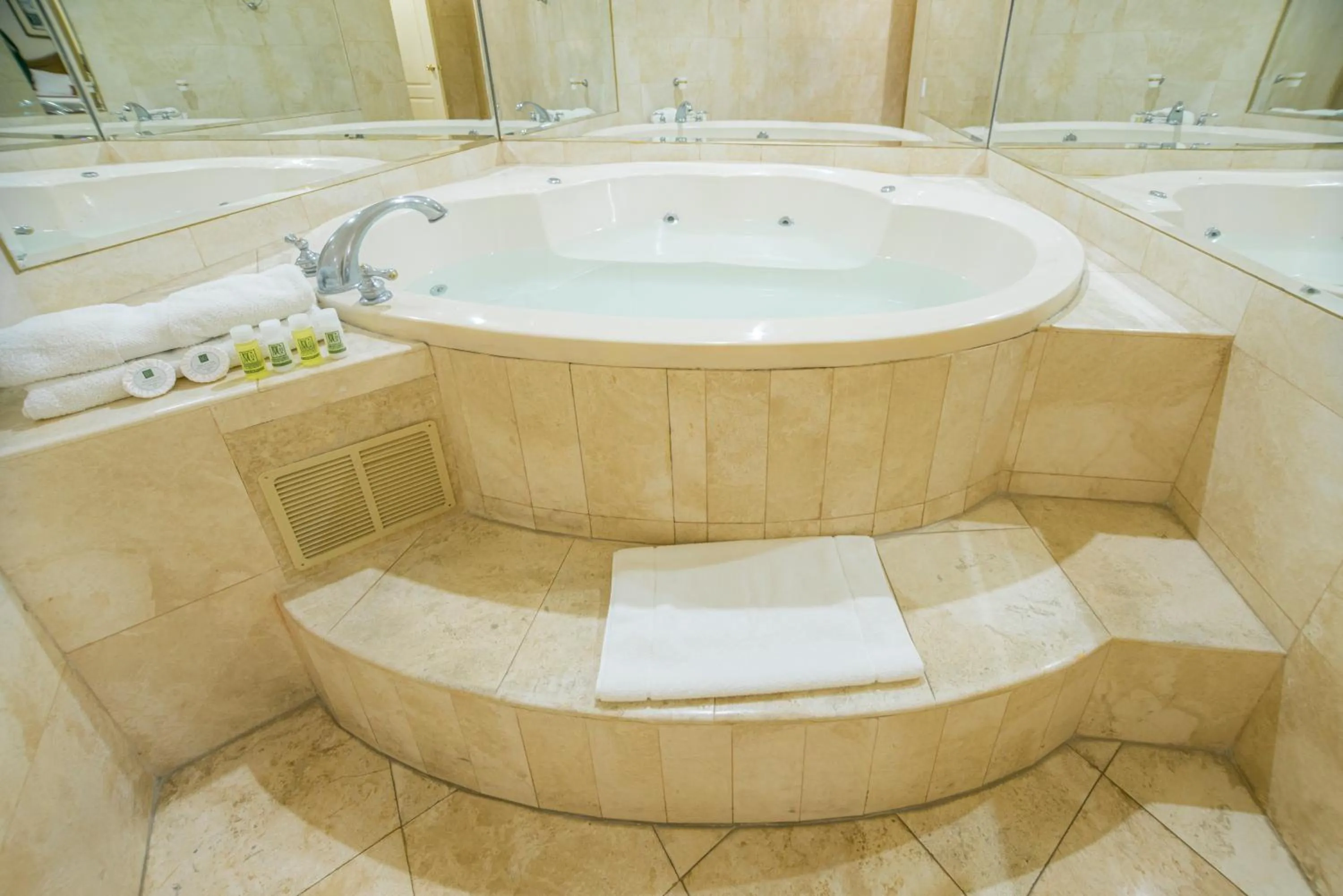 Hot Tub in Miraflores Colon Hotel