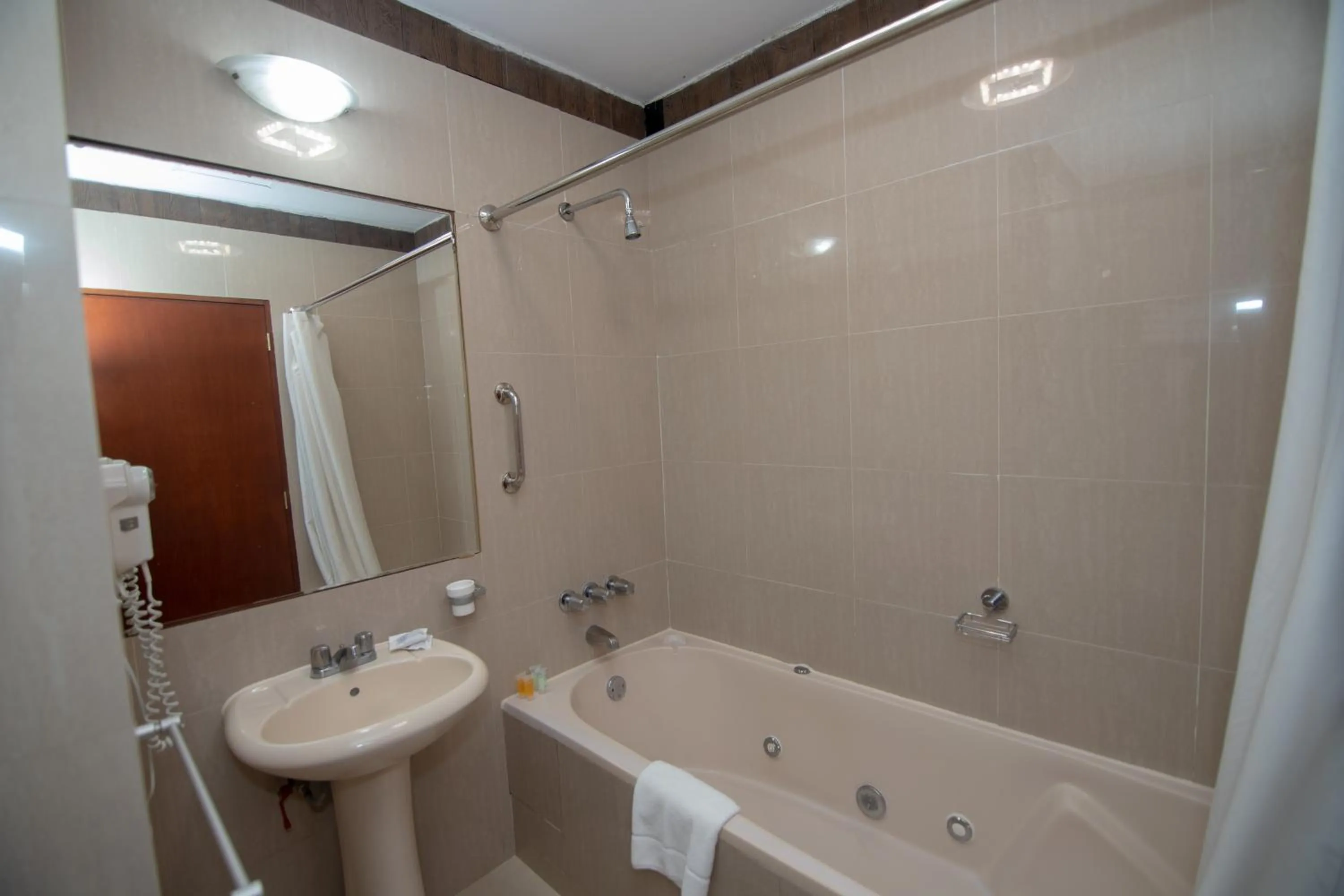 Bathroom in Miraflores Colon Hotel