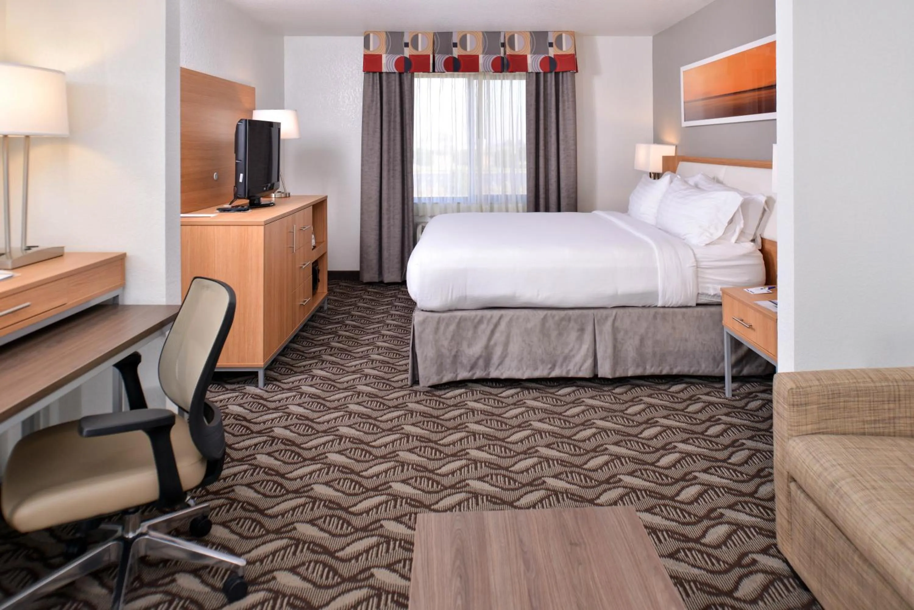 Photo of the whole room, Bed in Holiday Inn Express Hotel & Suites Lonoke I-40 by IHG