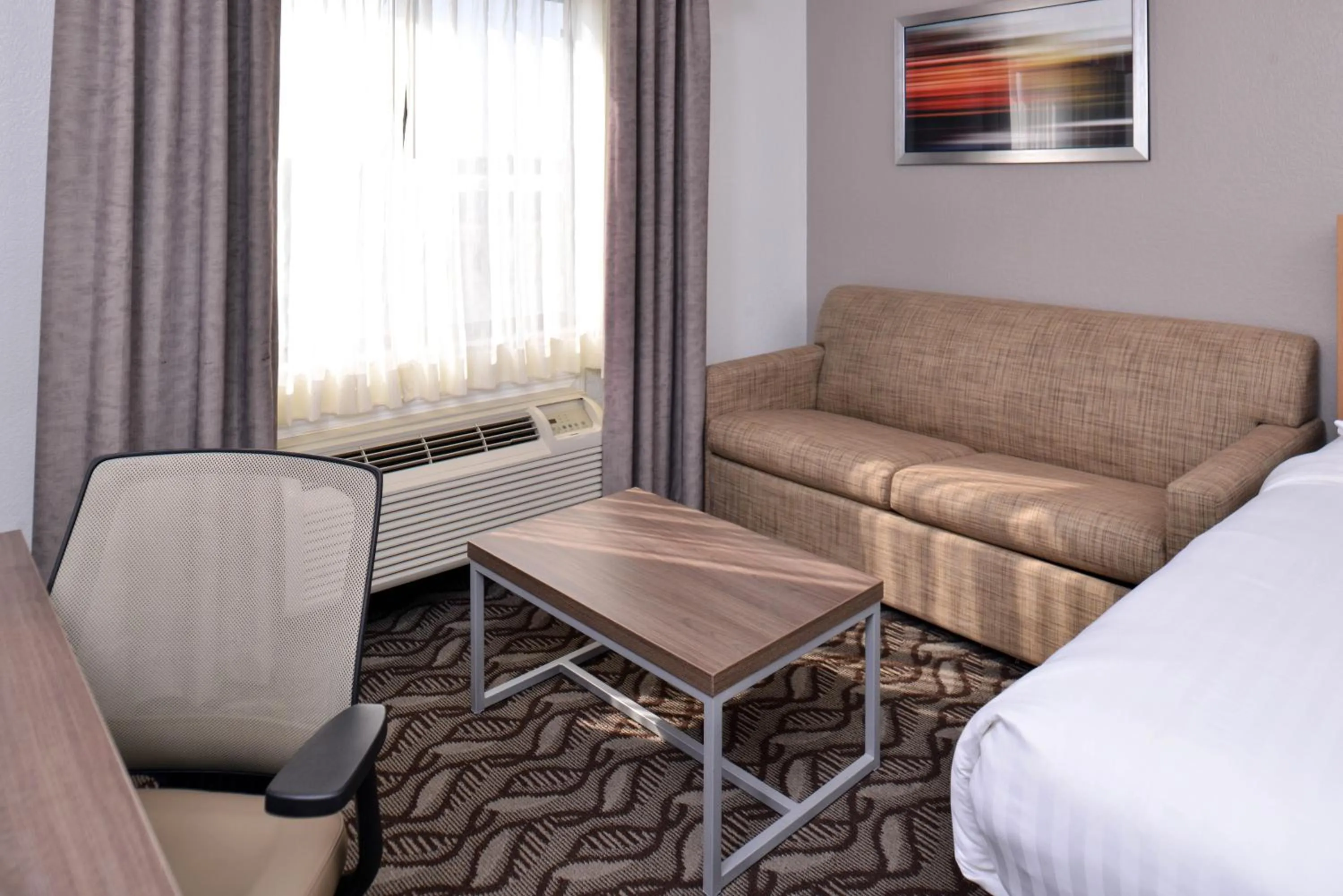 Photo of the whole room in Holiday Inn Express Hotel & Suites Lonoke I-40 by IHG