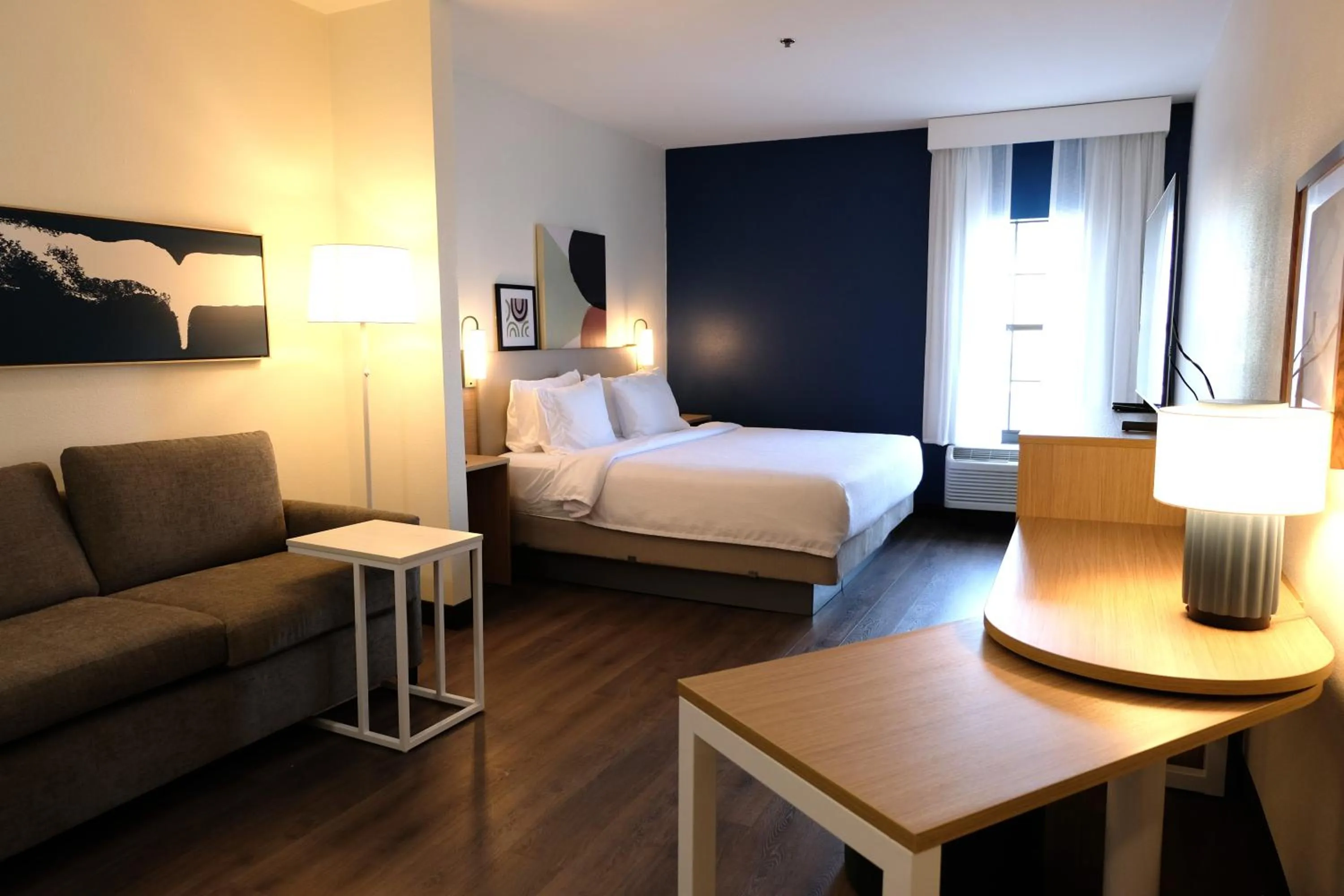 Seating area, Bed in Holiday Inn Express Hotel & Suites North Little Rock, an IHG Hotel