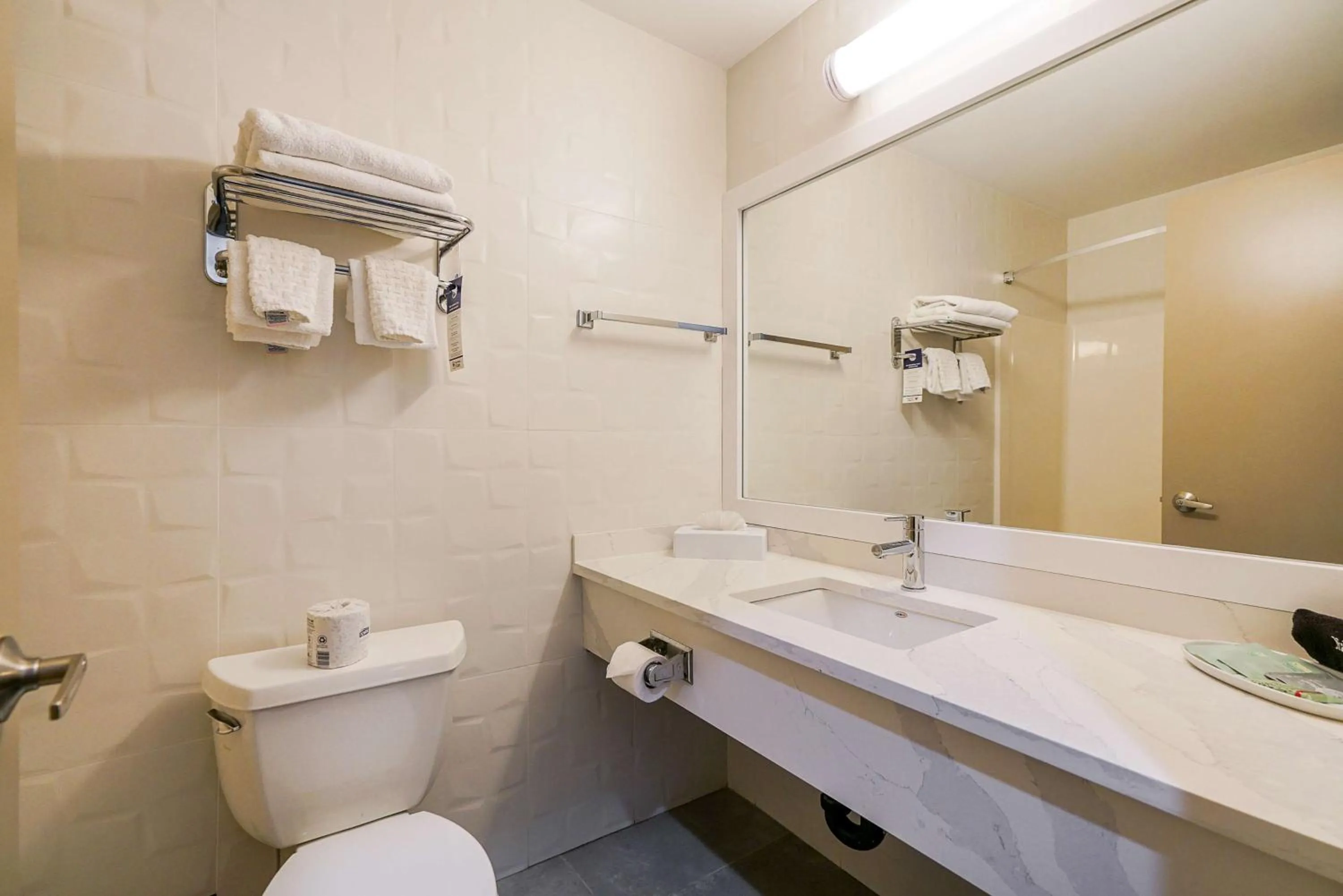 Photo of the whole room in Best Western Peace Arch Inn