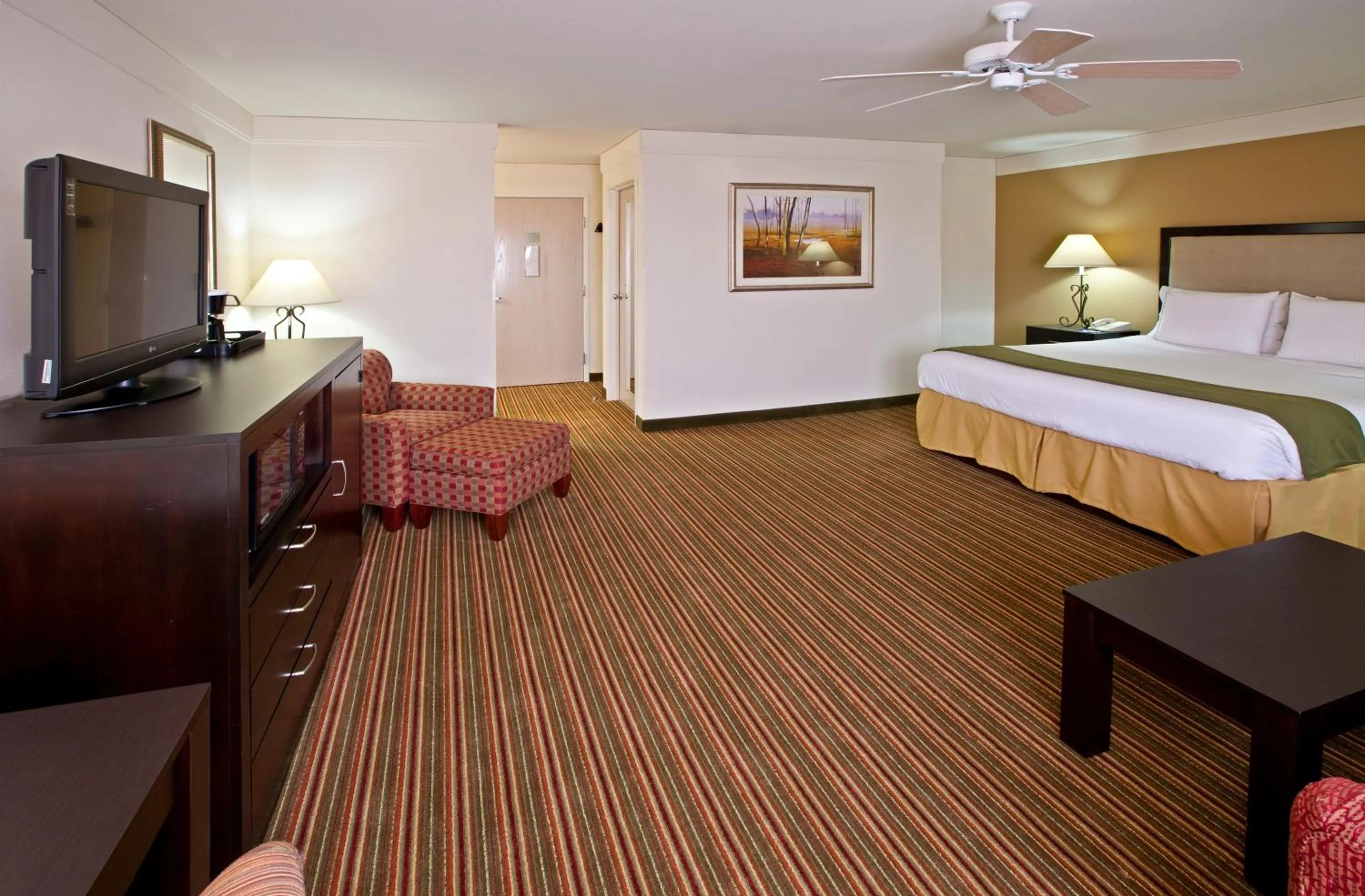 Photo of the whole room, Bed in Baymont by Wyndham Litchfield