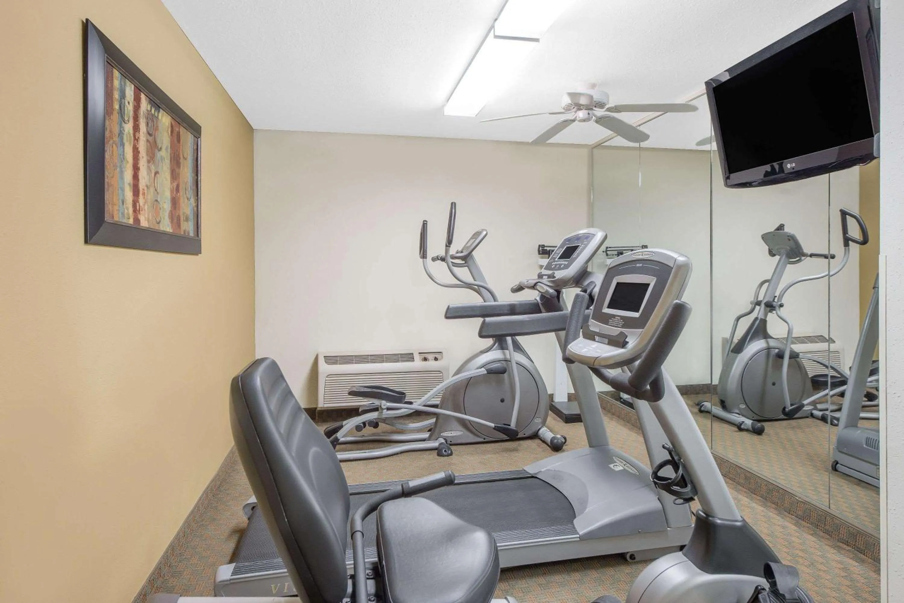 Fitness centre/facilities in Baymont by Wyndham Litchfield