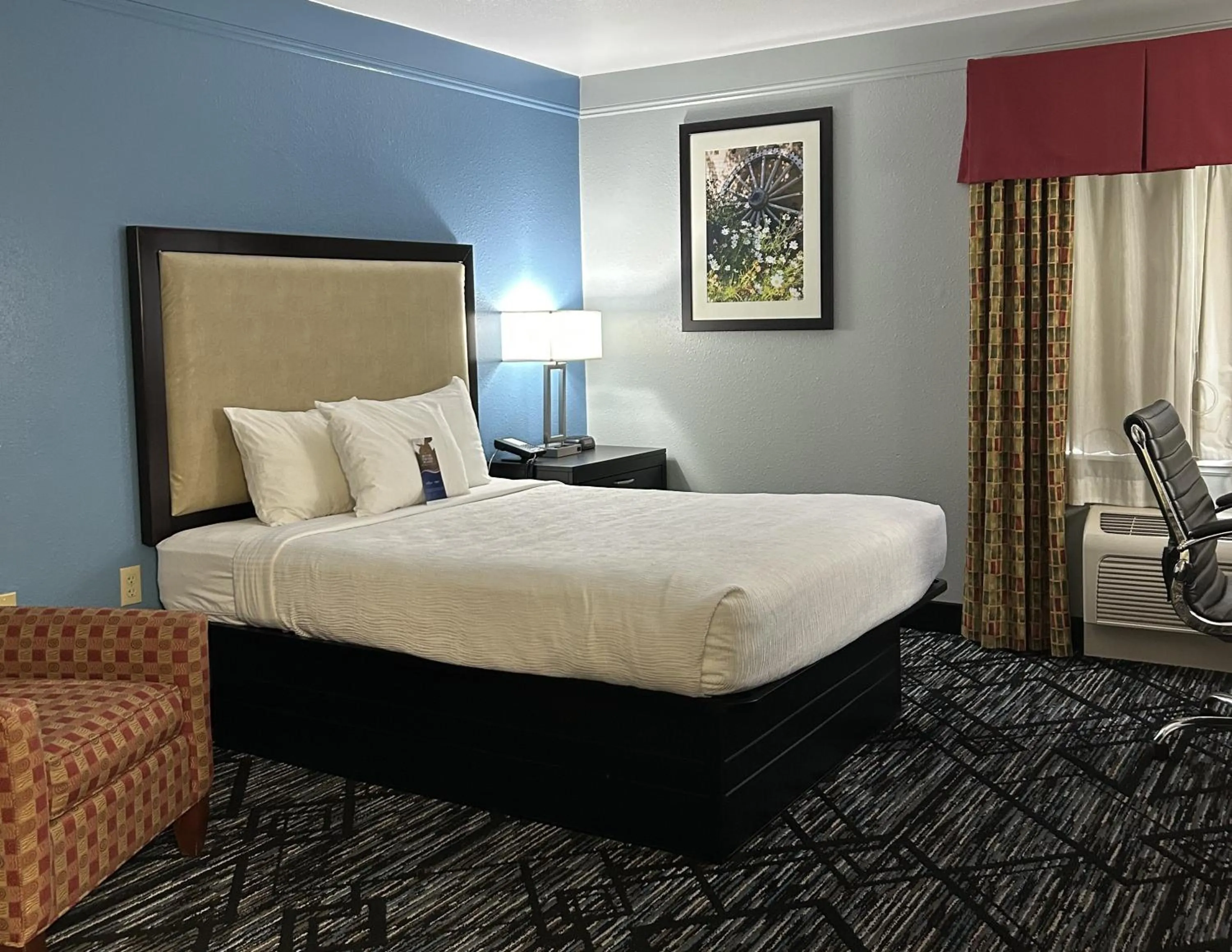 Bedroom, Bed in Baymont by Wyndham Litchfield