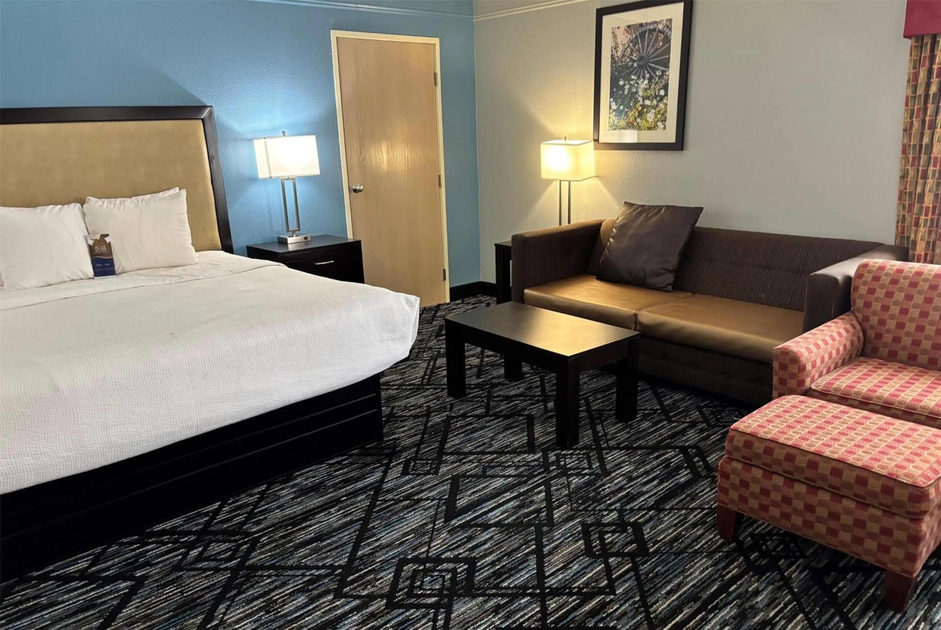 Photo of the whole room, Bed in Baymont by Wyndham Litchfield