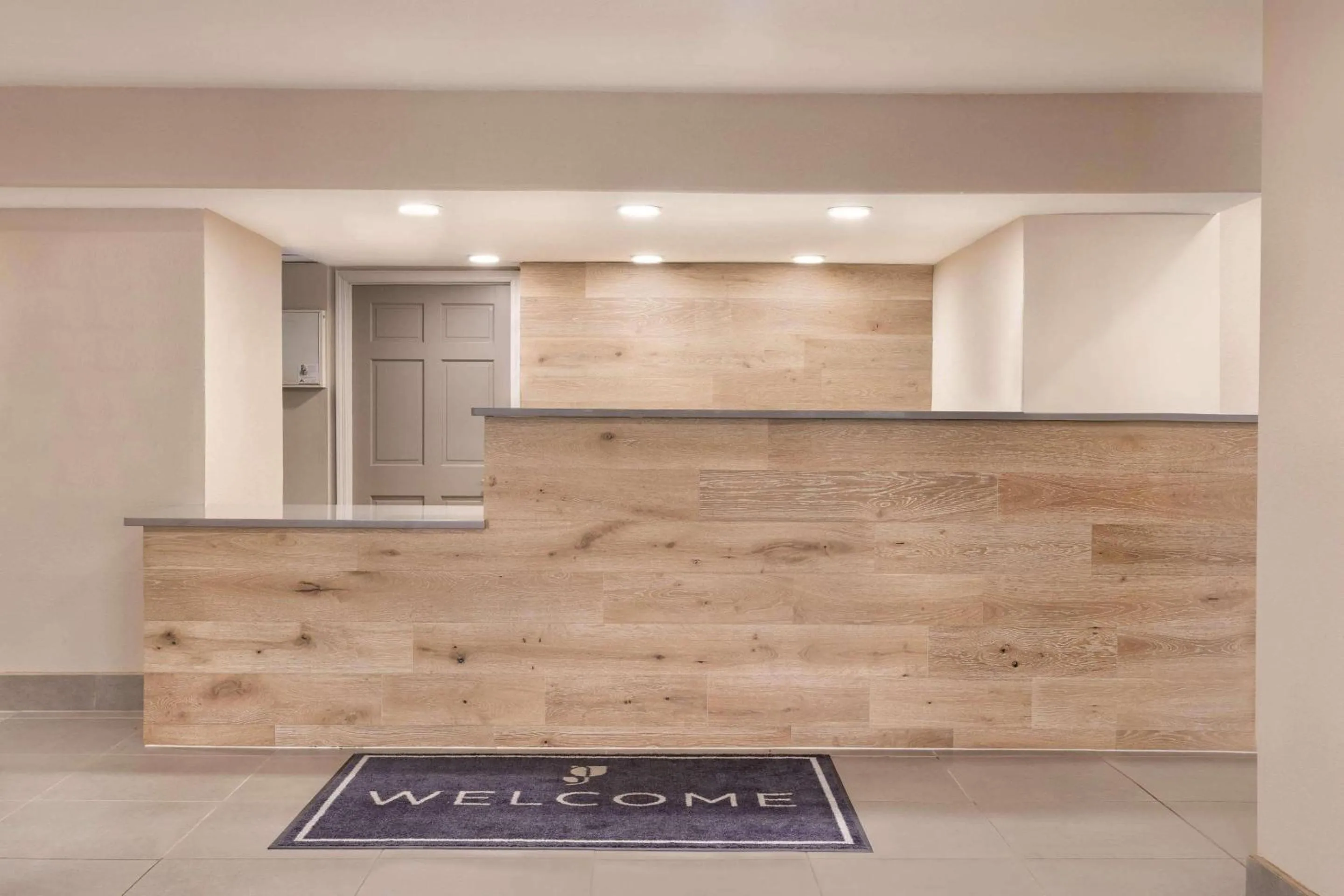 Lobby or reception in Country Inn & Suites by Radisson, North Little Rock, AR