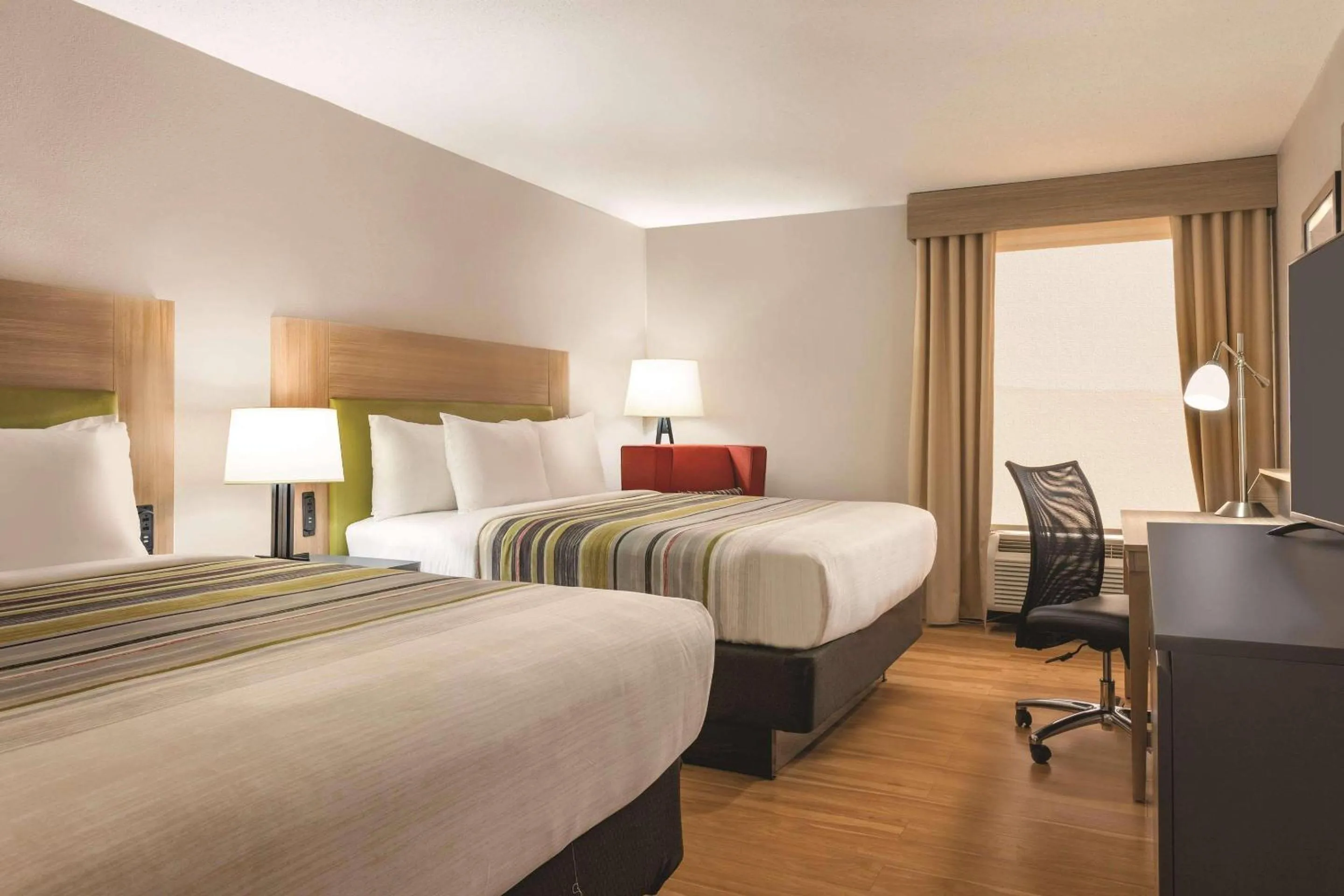 Bedroom, Bed in Country Inn & Suites by Radisson, North Little Rock, AR