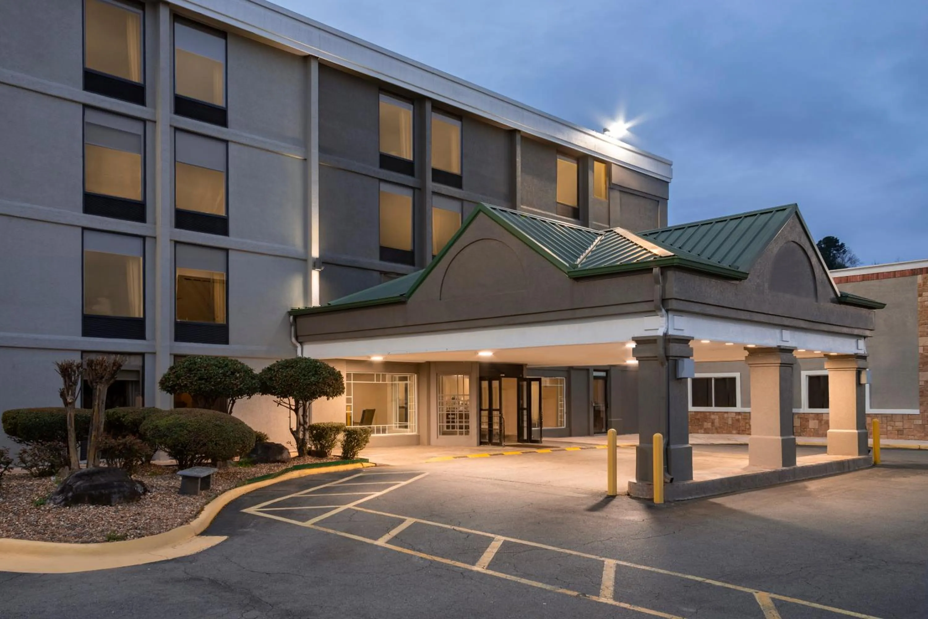 Facade/entrance in Country Inn & Suites by Radisson, North Little Rock, AR