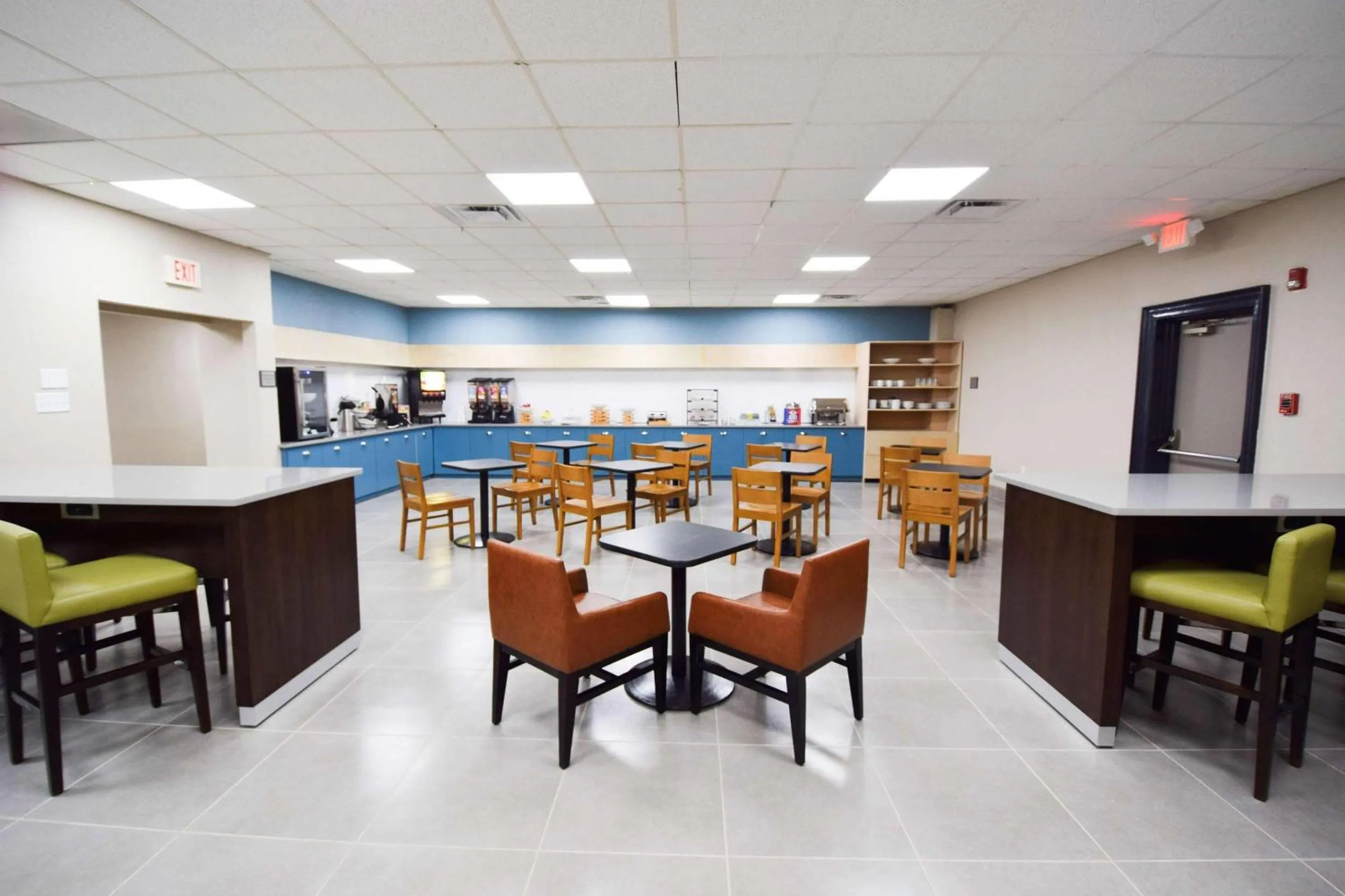 Breakfast in Country Inn & Suites by Radisson, North Little Rock, AR