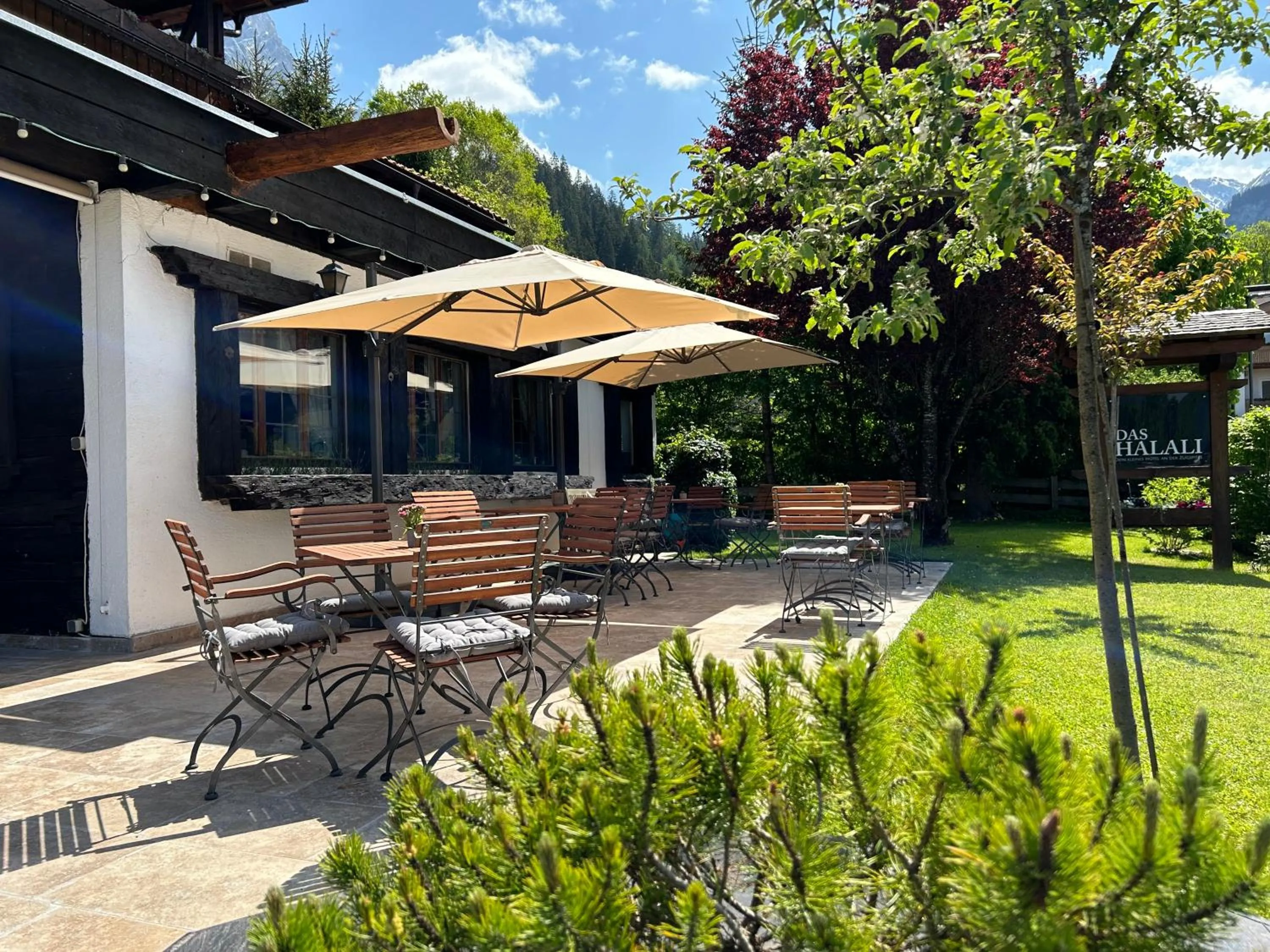 Property building in Das Halali - dein kleines Hotel an der Zugspitze