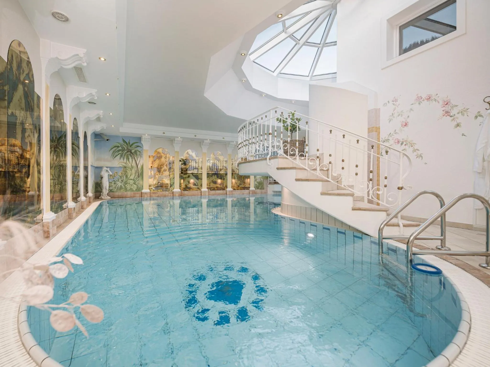 Swimming pool in Apparthotel "Landhaus Veronika"