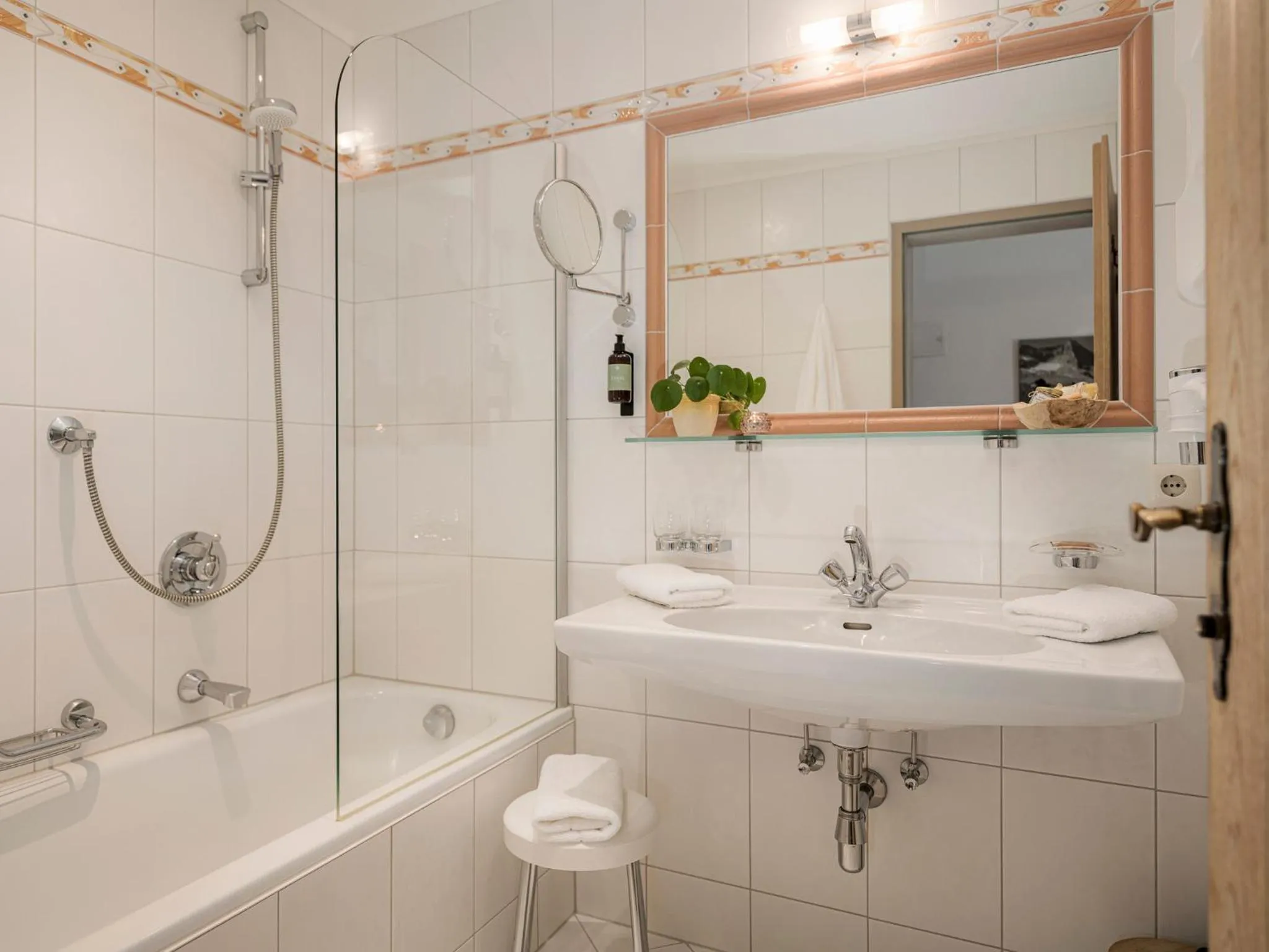 Bathroom in Apparthotel "Landhaus Veronika"