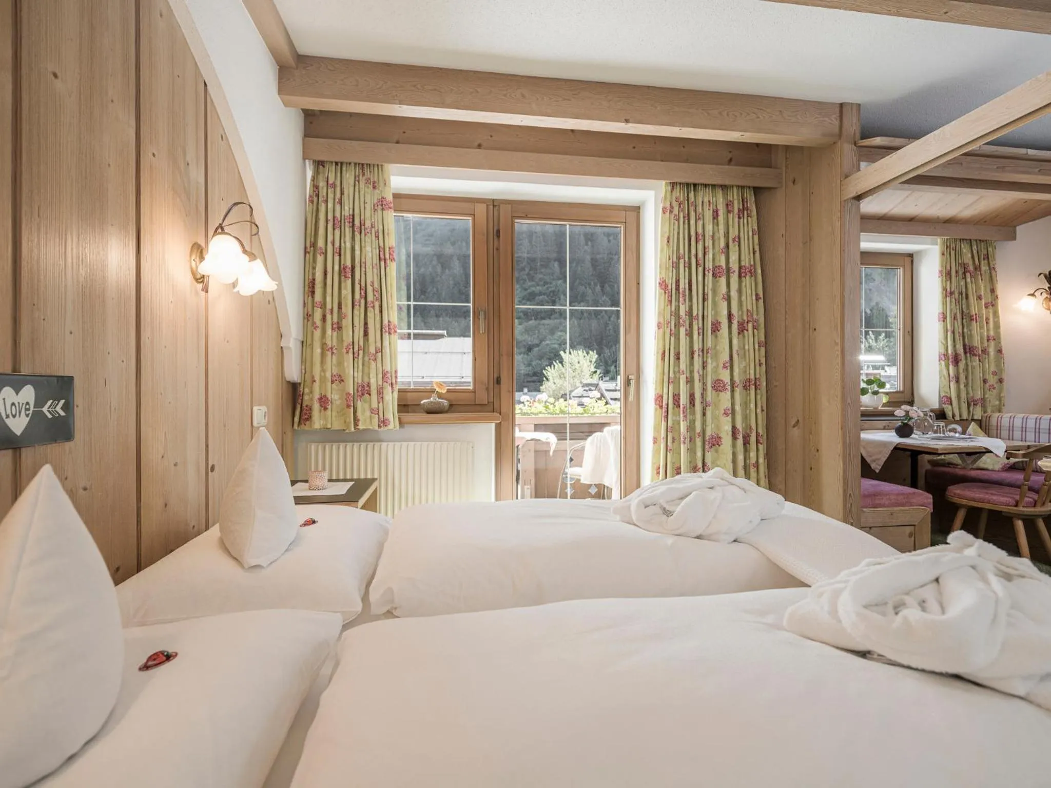 Bedroom, Bed in Apparthotel "Landhaus Veronika"