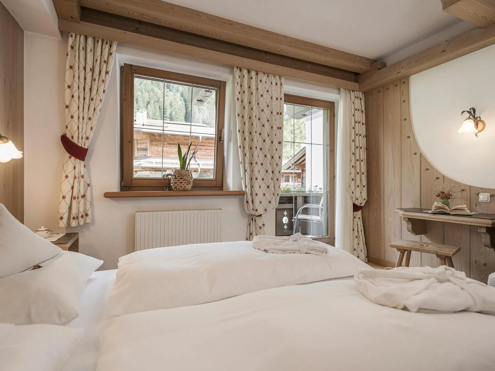 Bedroom, Bed in Apparthotel "Landhaus Veronika"