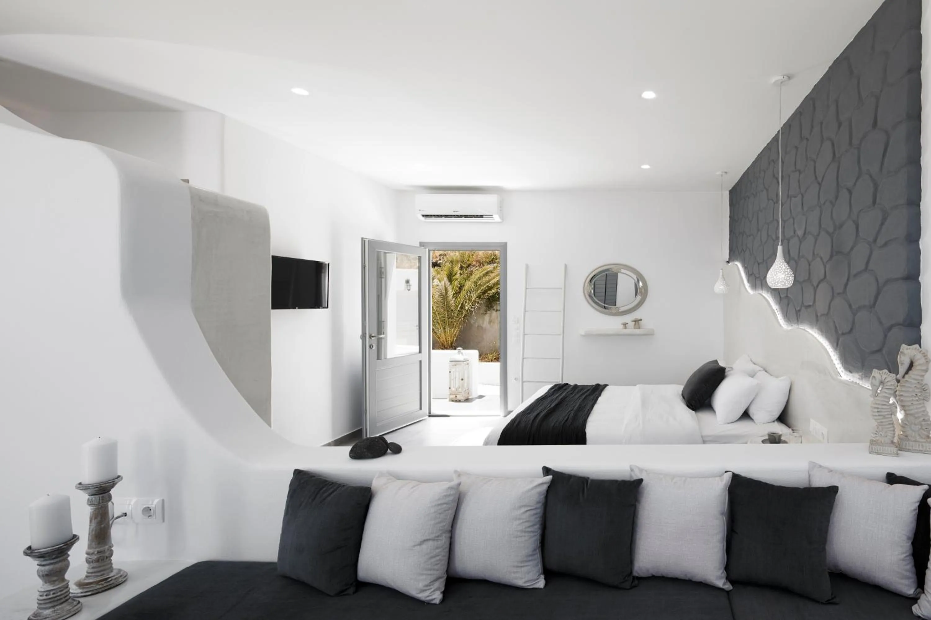 Time of day, Bed in Golden East