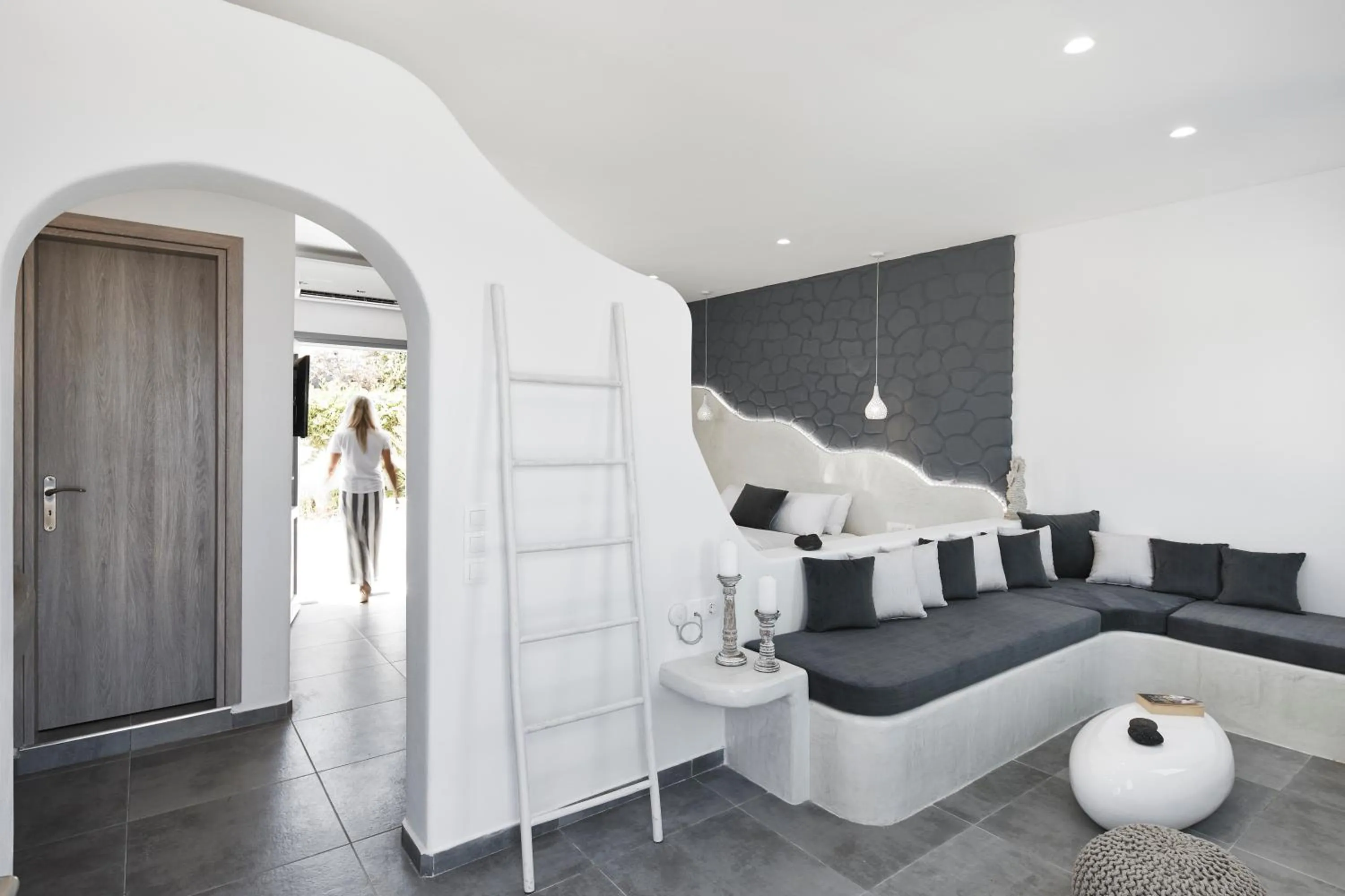 Time of day, Bed in Golden East