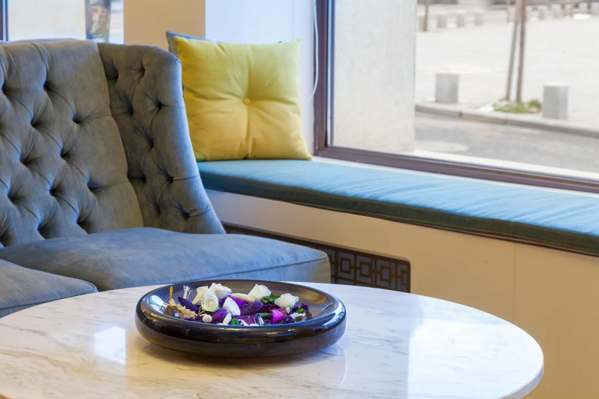 Seating area in Capitol Hotel