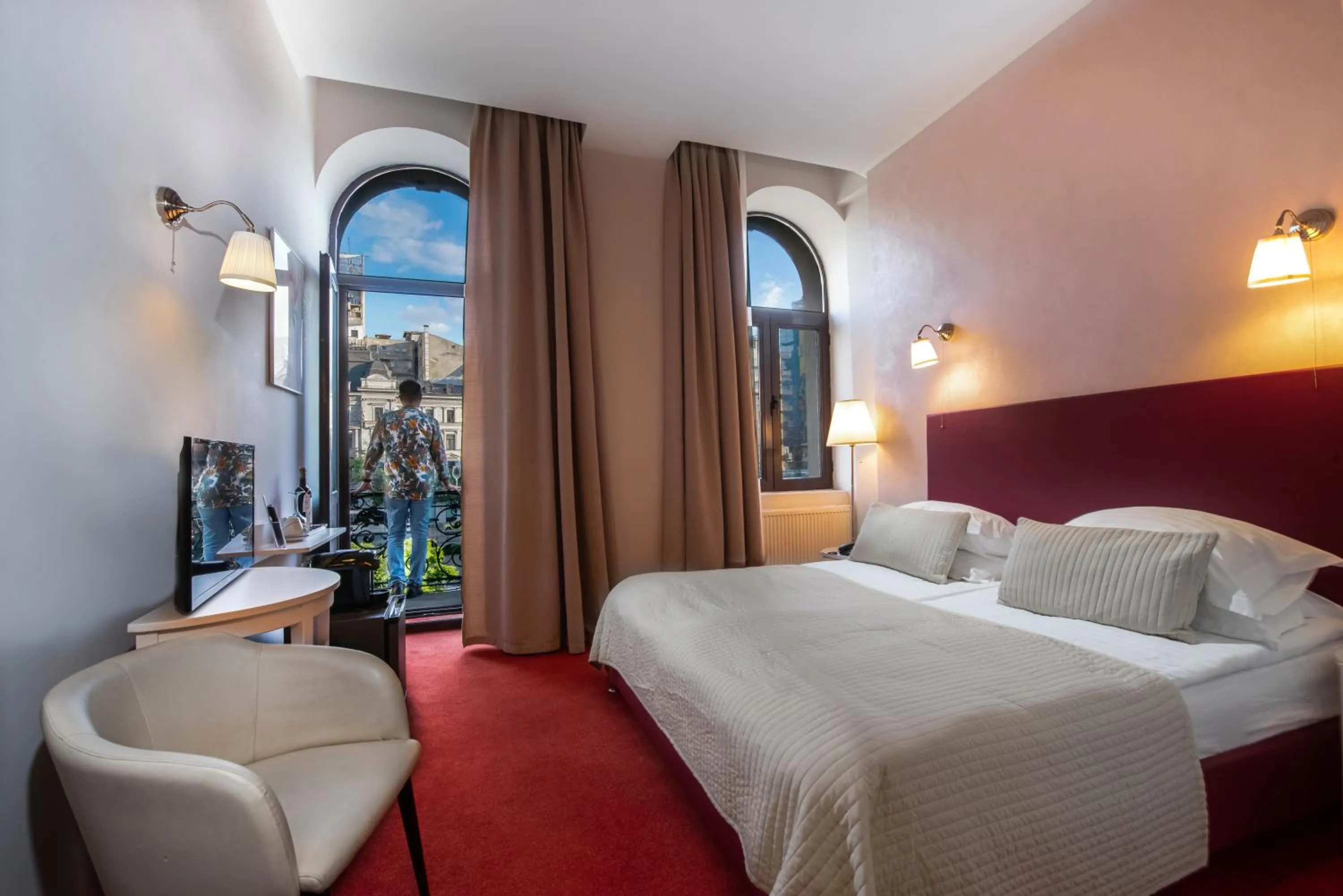 Bedroom, Bed in Capitol Hotel