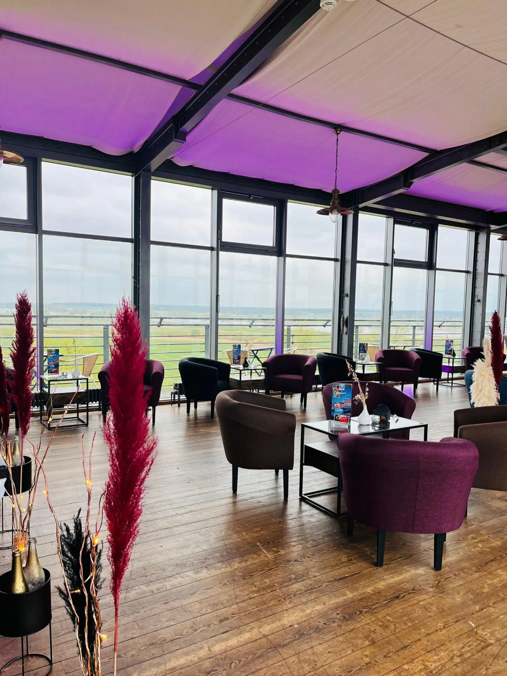 Lounge or bar in Hotel Dömitzer Hafen