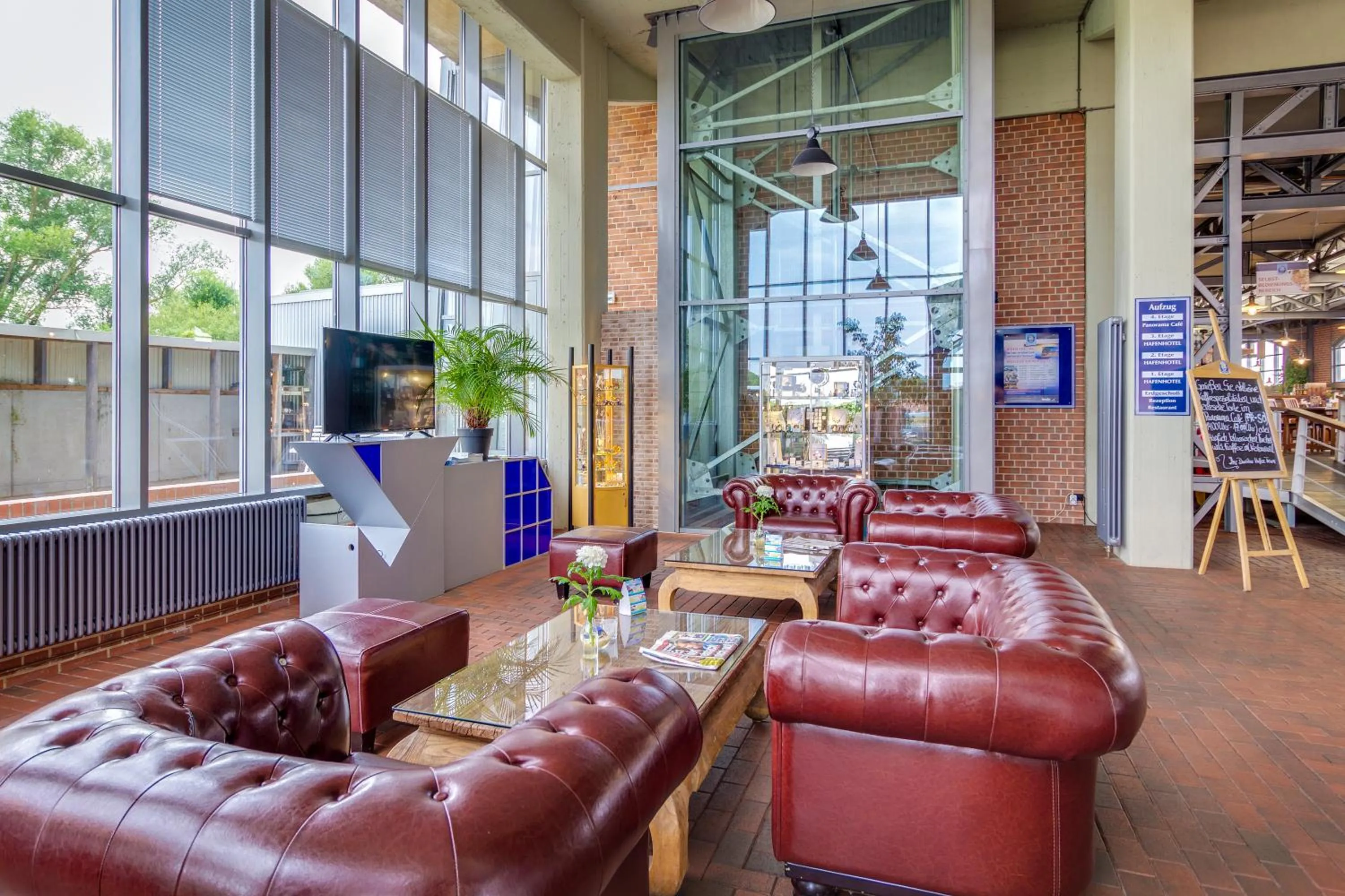 Lobby or reception in Hotel Dömitzer Hafen