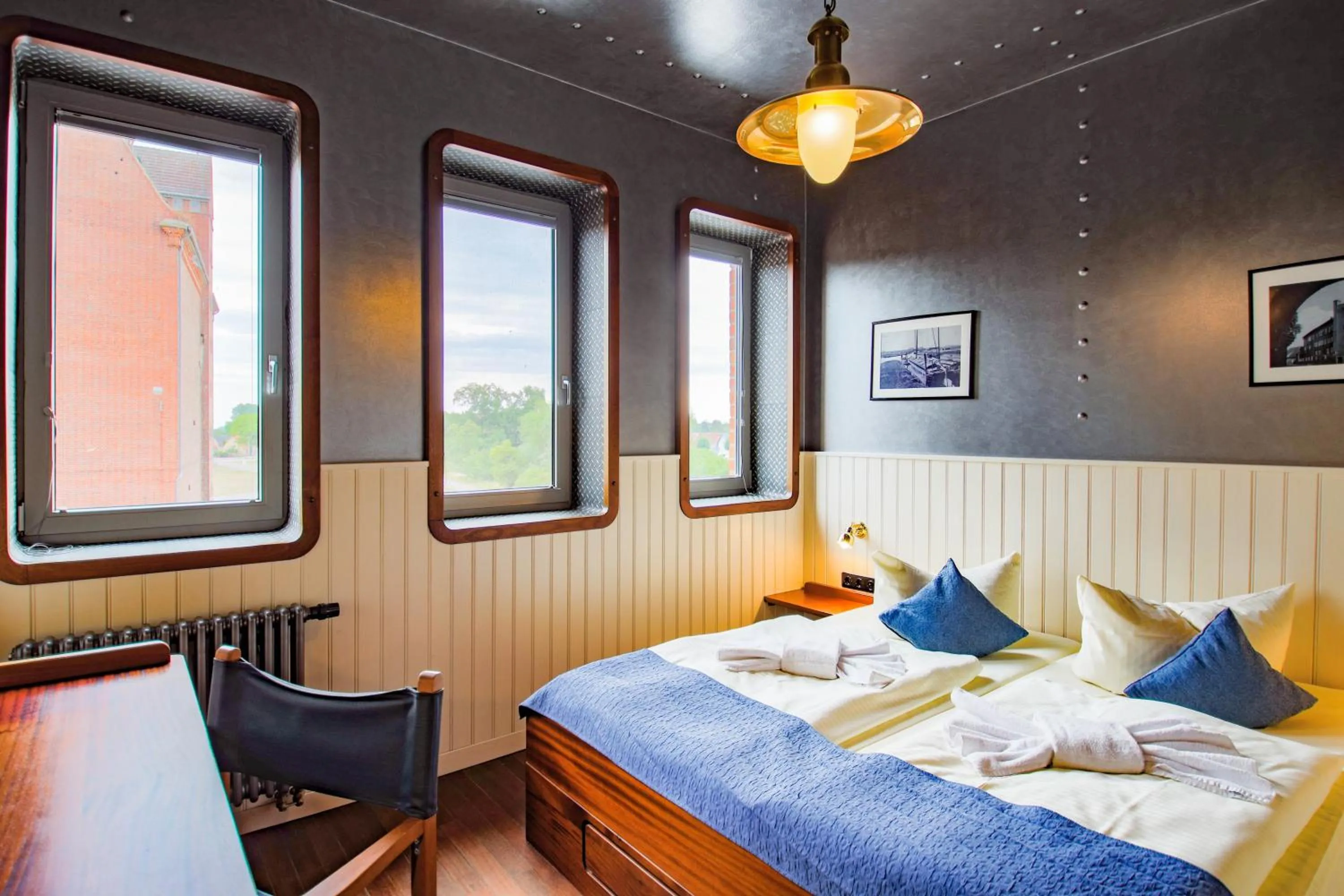 Photo of the whole room, Bed in Hotel Dömitzer Hafen