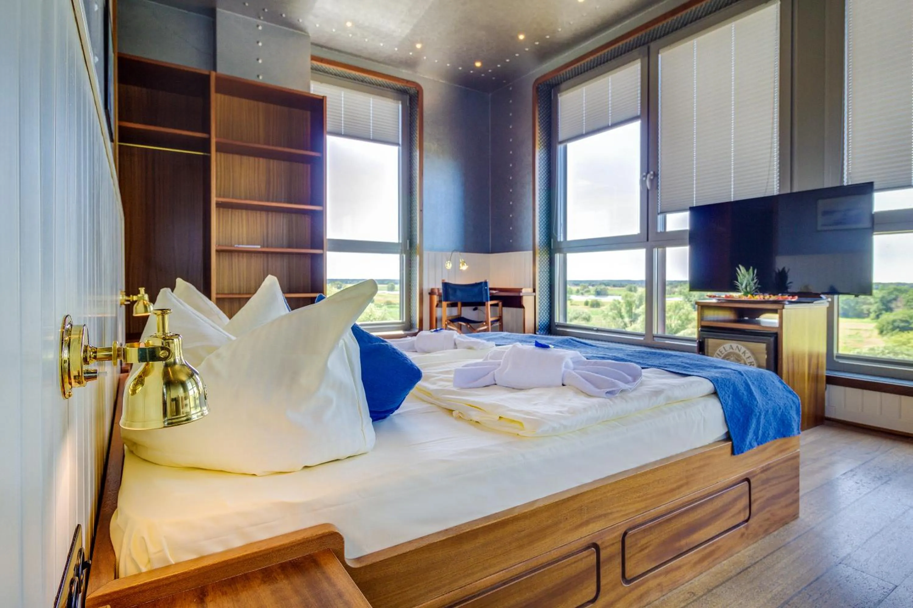 Photo of the whole room, Bed in Hotel Dömitzer Hafen