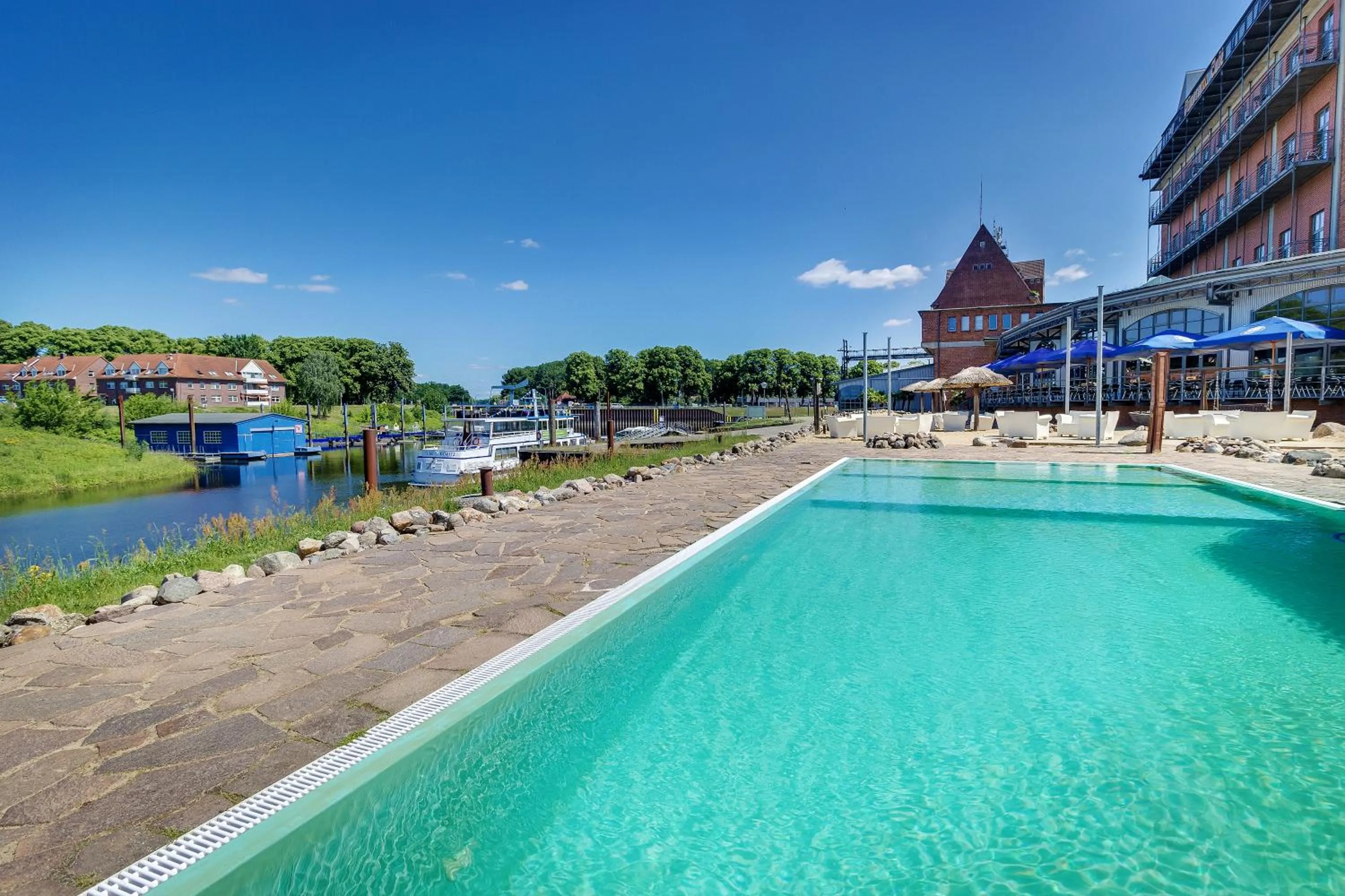 Swimming pool in Hotel Dömitzer Hafen