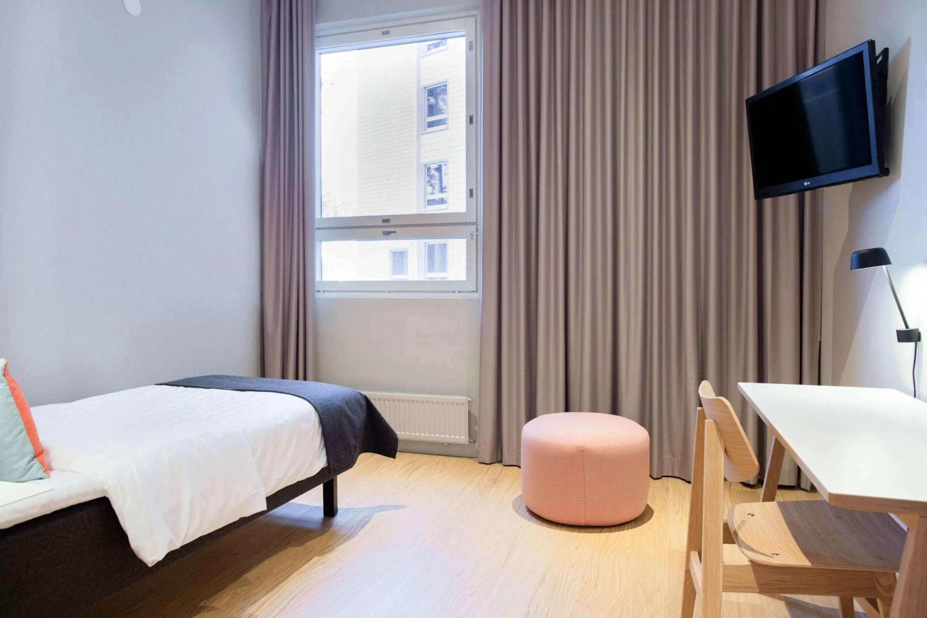 Bedroom, Bed in Scandic Helsinki Aviapolis