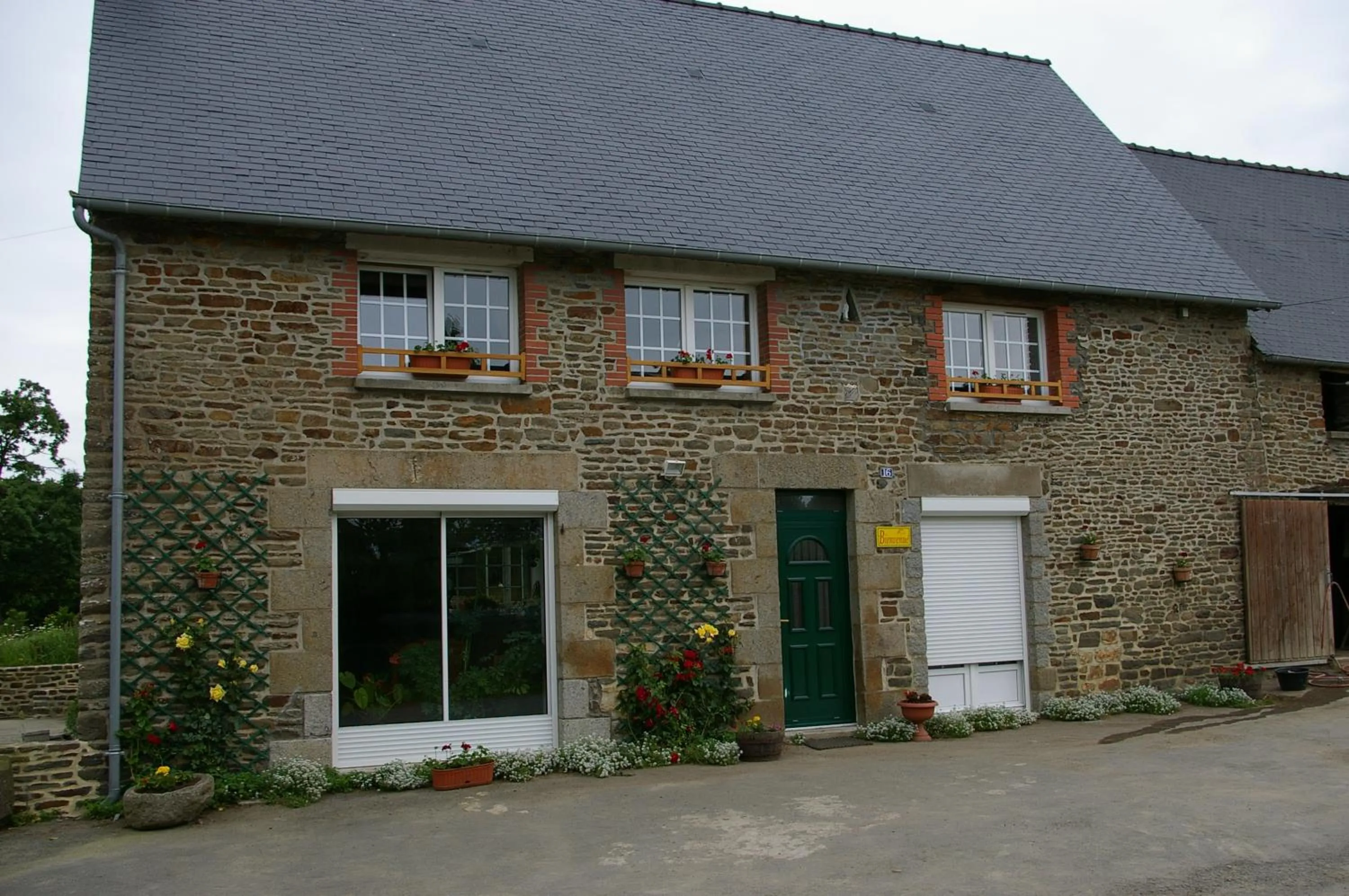 Facade/entrance in Marie France 's home