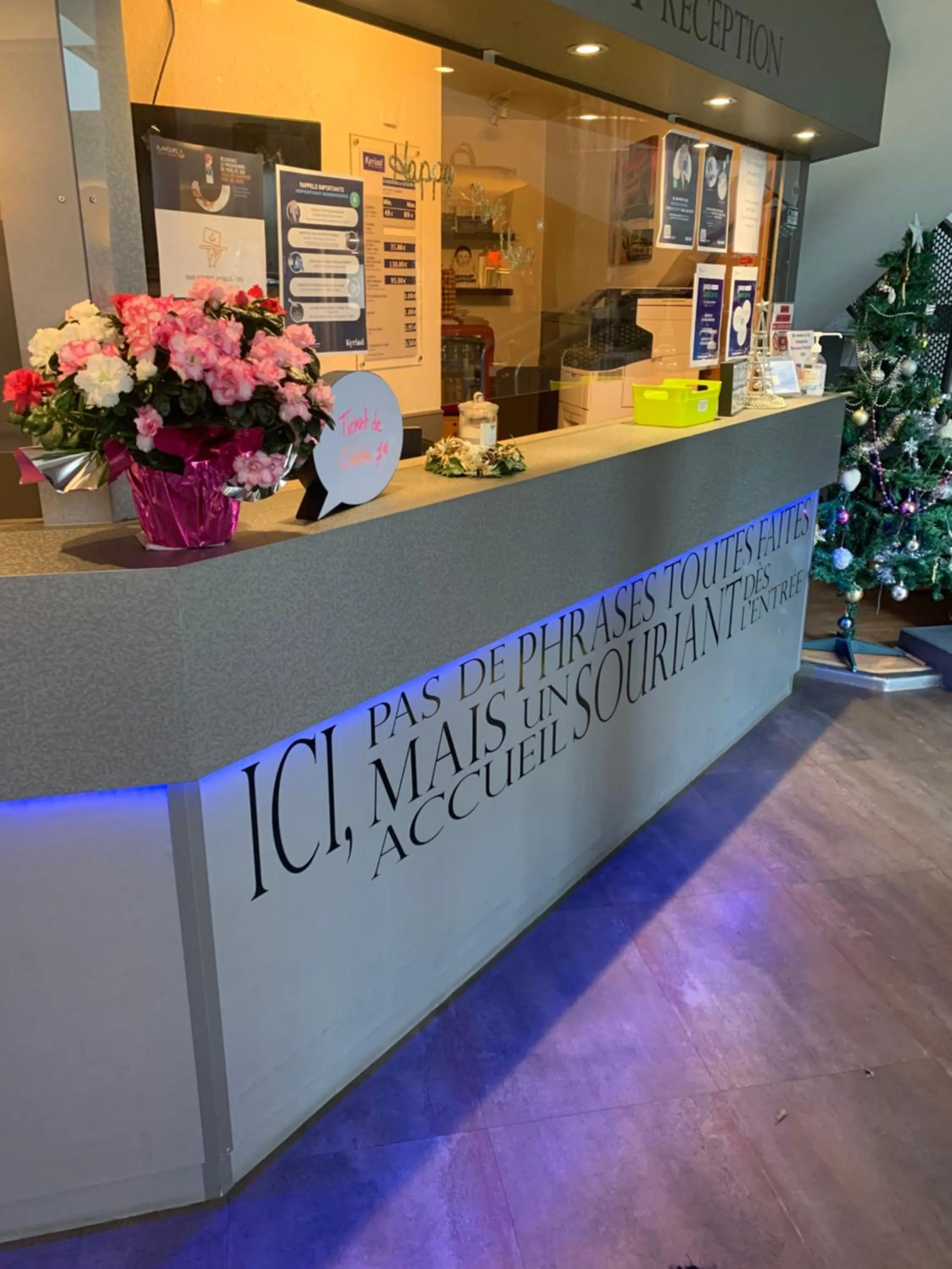 Lobby or reception in Hotel Restaurant Kyriad Brive Centre