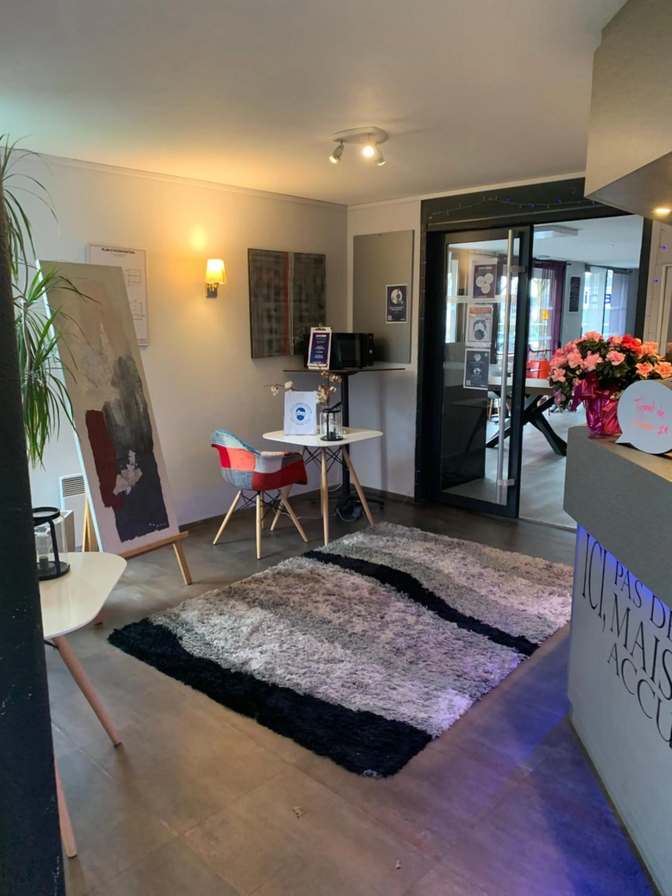 Living room in Hotel Restaurant Kyriad Brive Centre