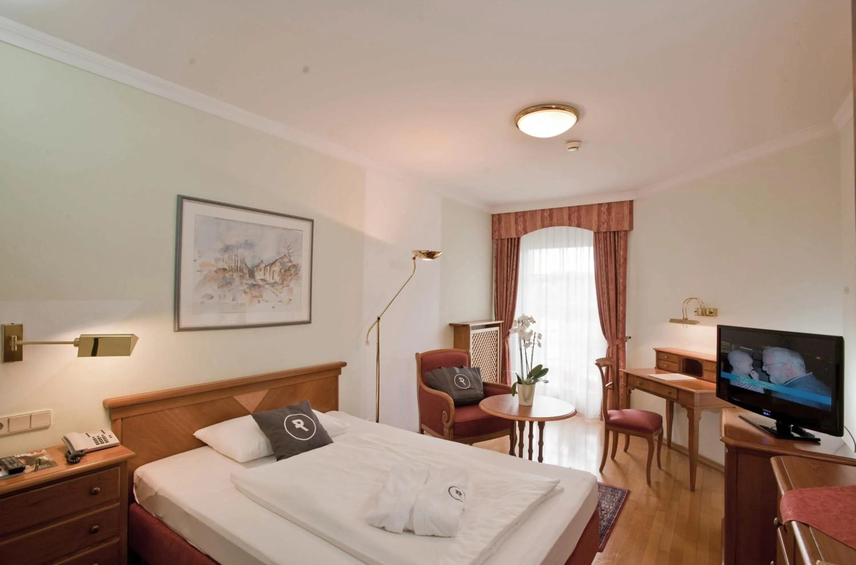 Photo of the whole room, Bed in Reduce Hotel Thermal Adults only