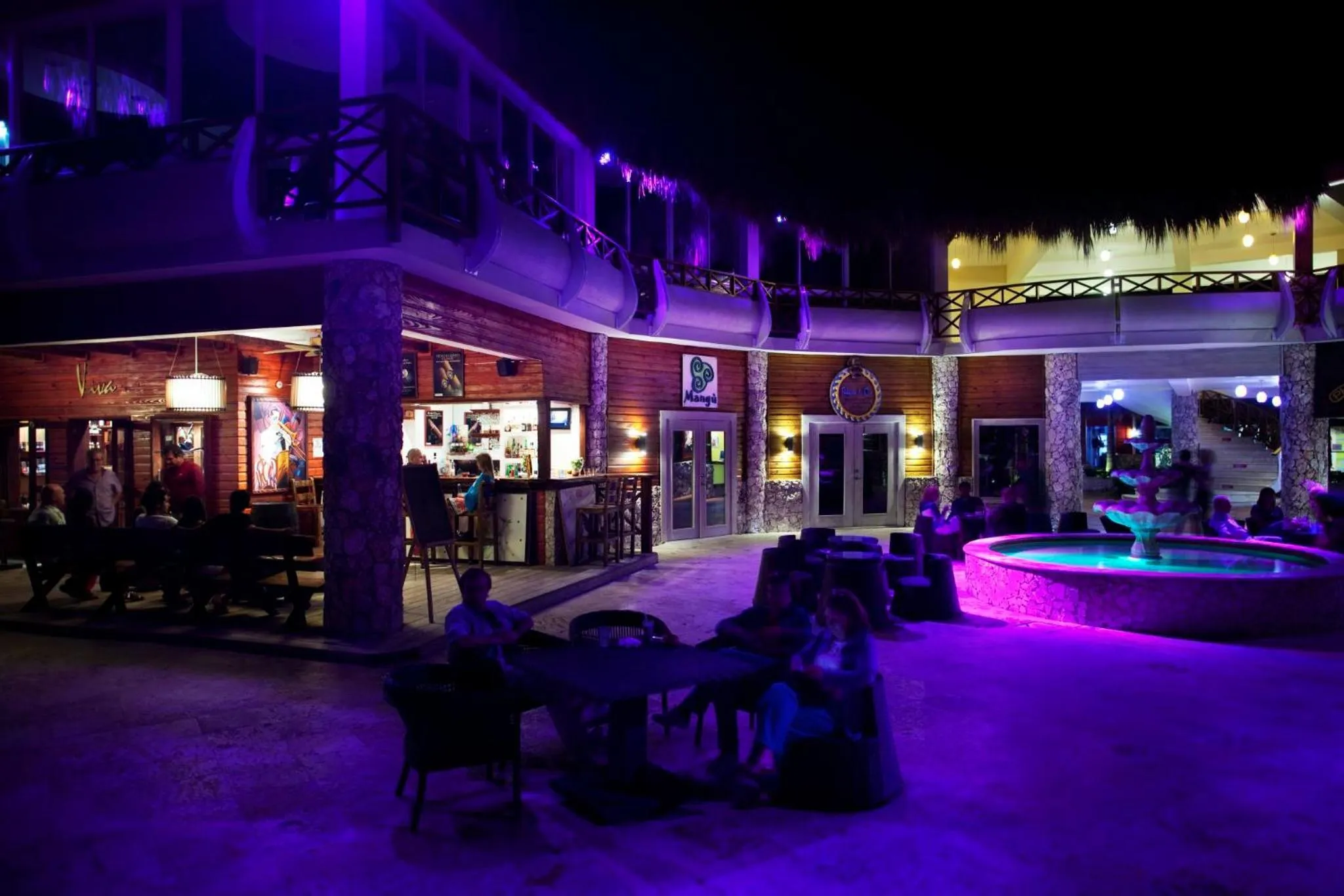 Lounge or bar in Viva Dominicus Beach by Wyndham, A Trademark All Inclusive