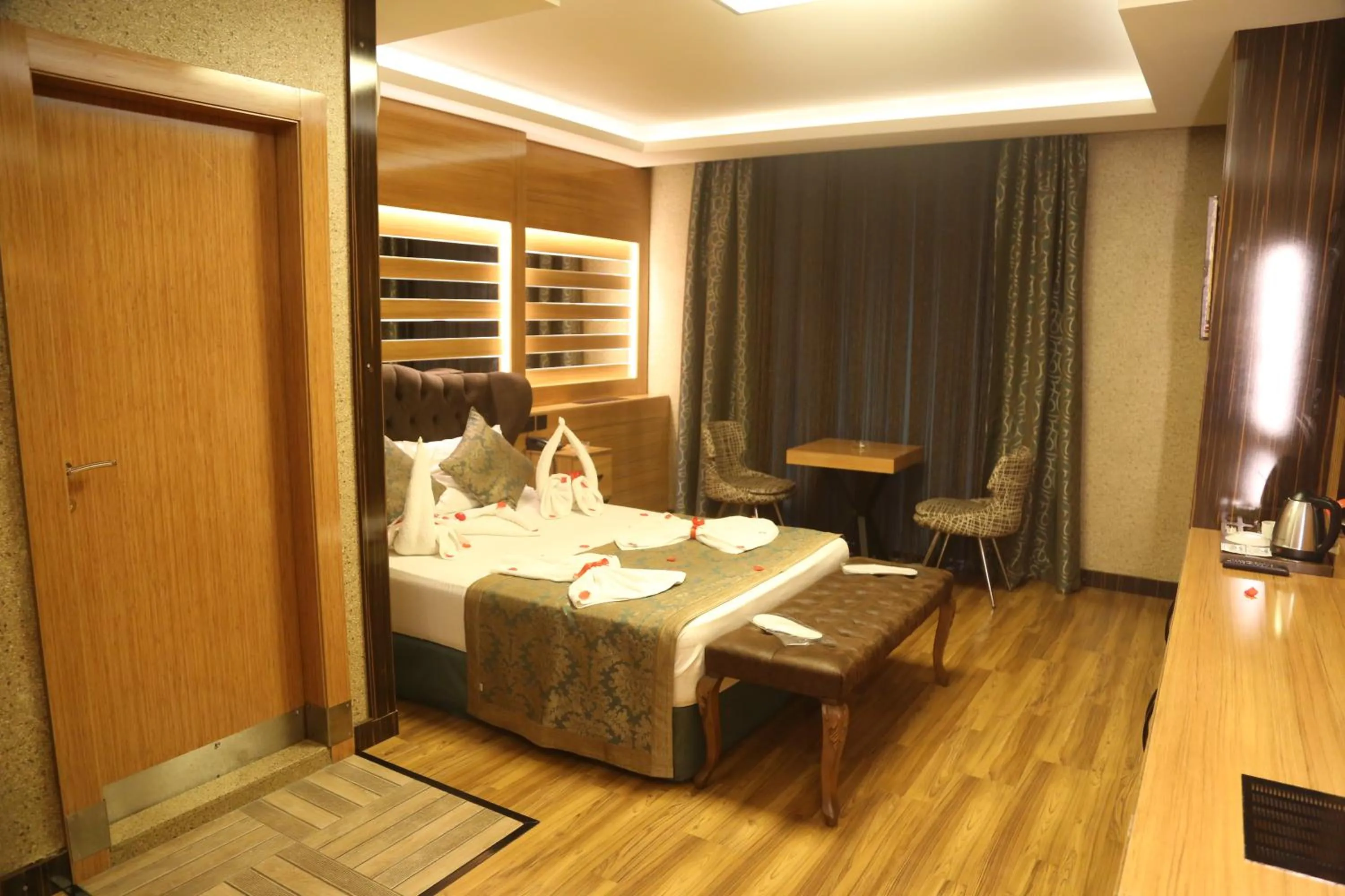 Photo of the whole room, Bed in Gumus Palace Suites