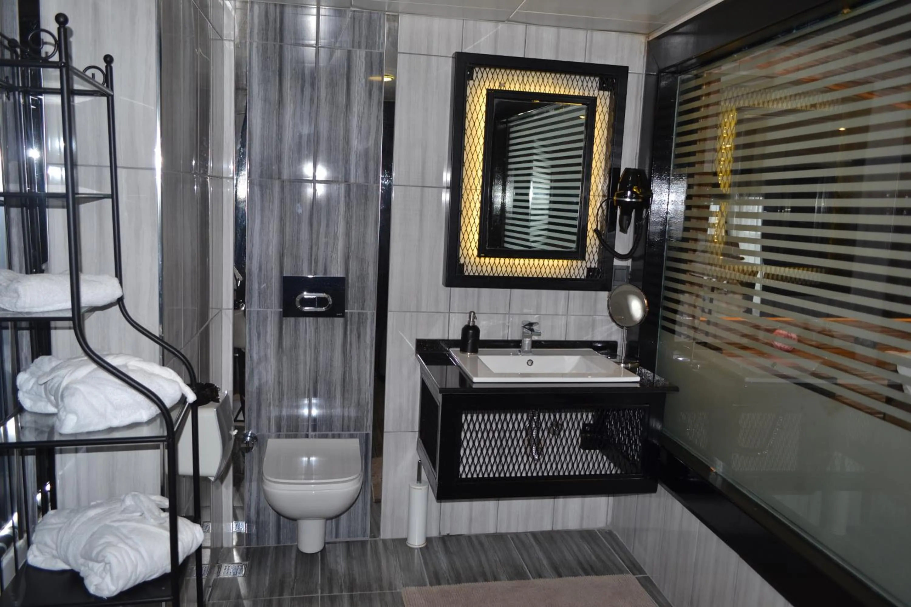 Bathroom in Gumus Palace Suites