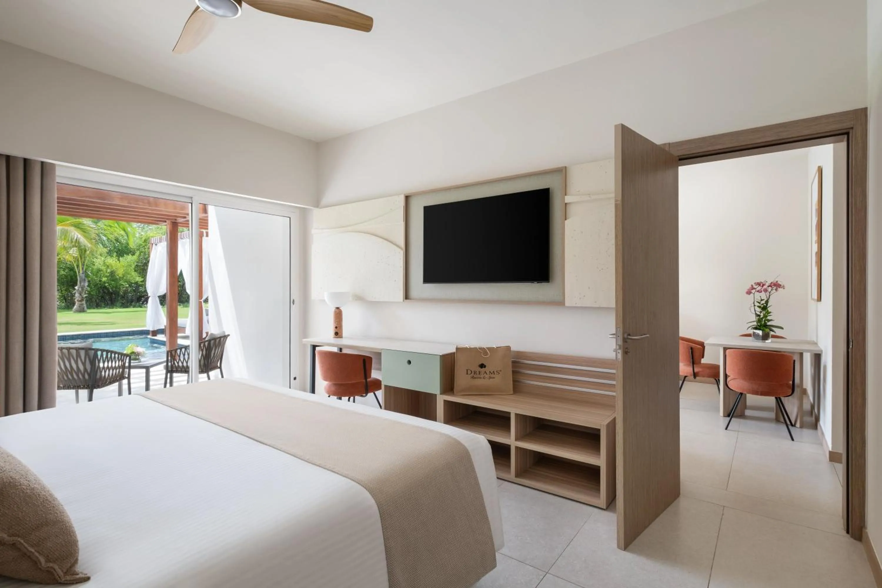 Bed in Dreams Royal Beach Punta Cana - All Inclusive