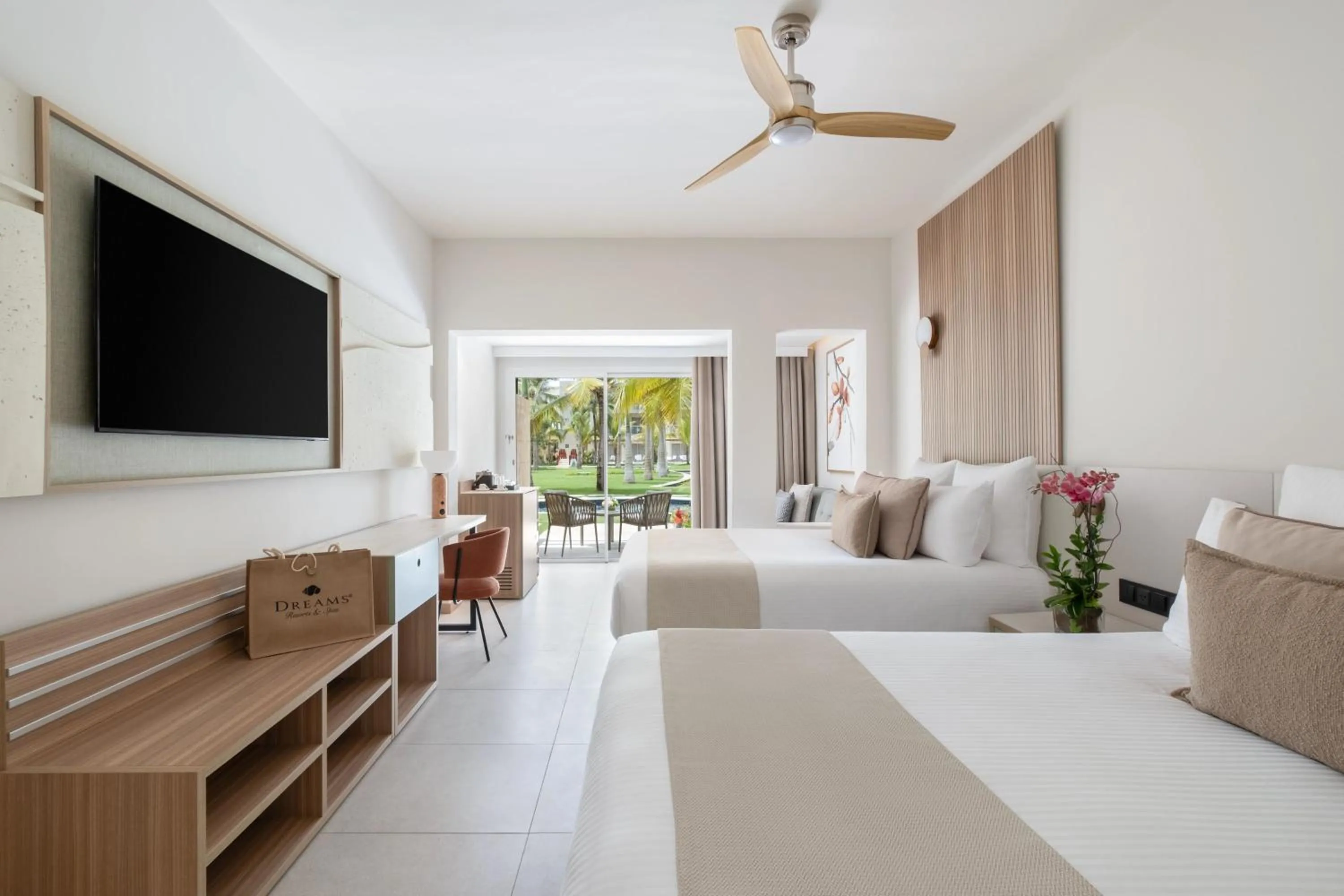 Bed in Dreams Royal Beach Punta Cana - All Inclusive