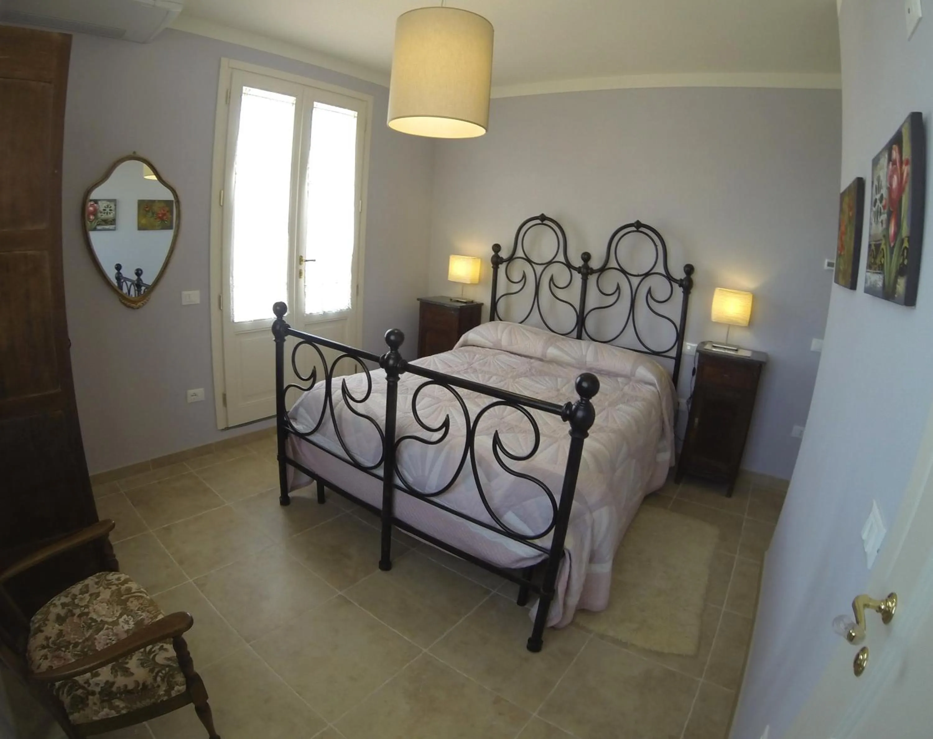 Property building, Bed in B&B Orsobigio
