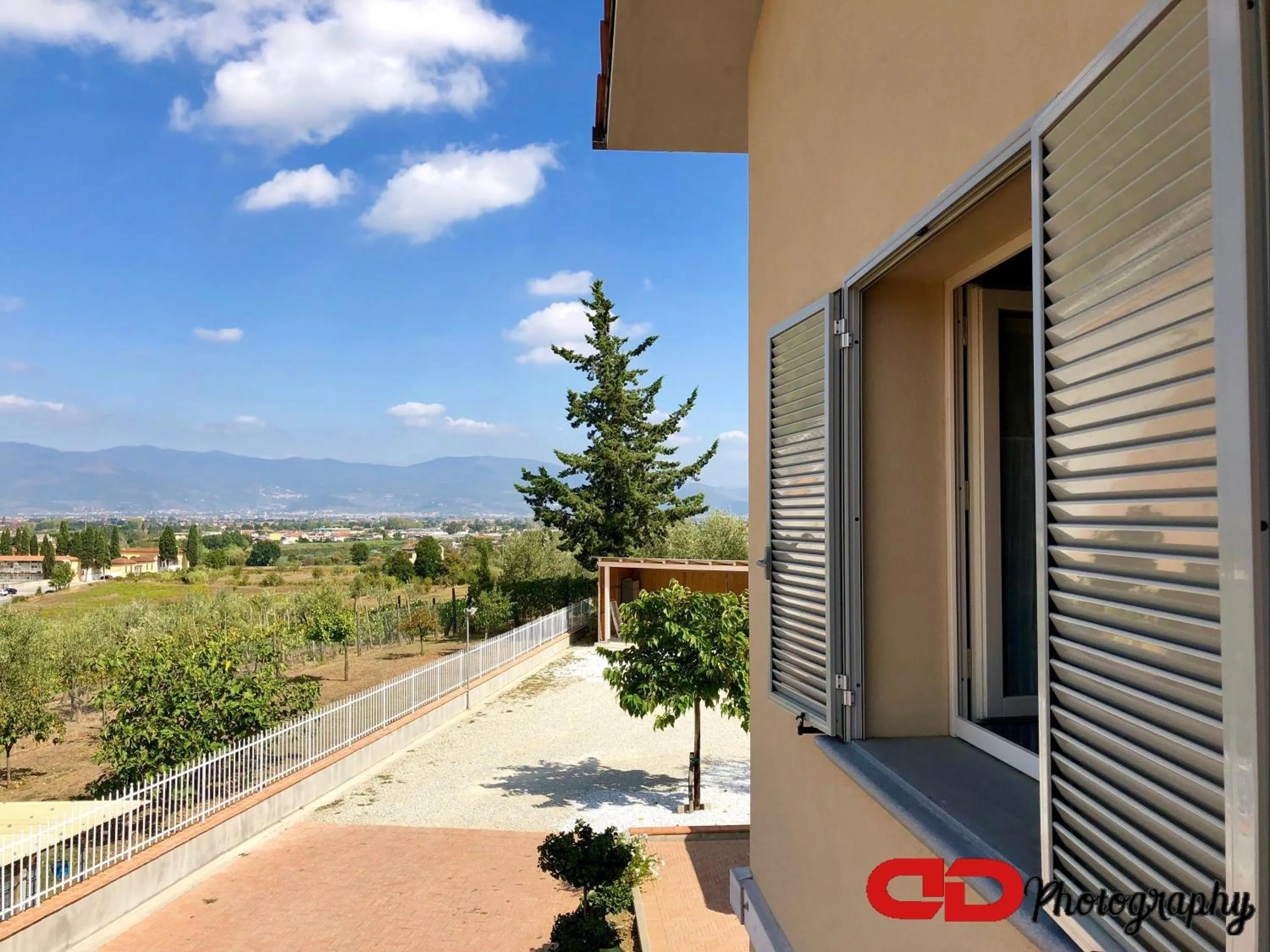 Garden view in B&B Orsobigio