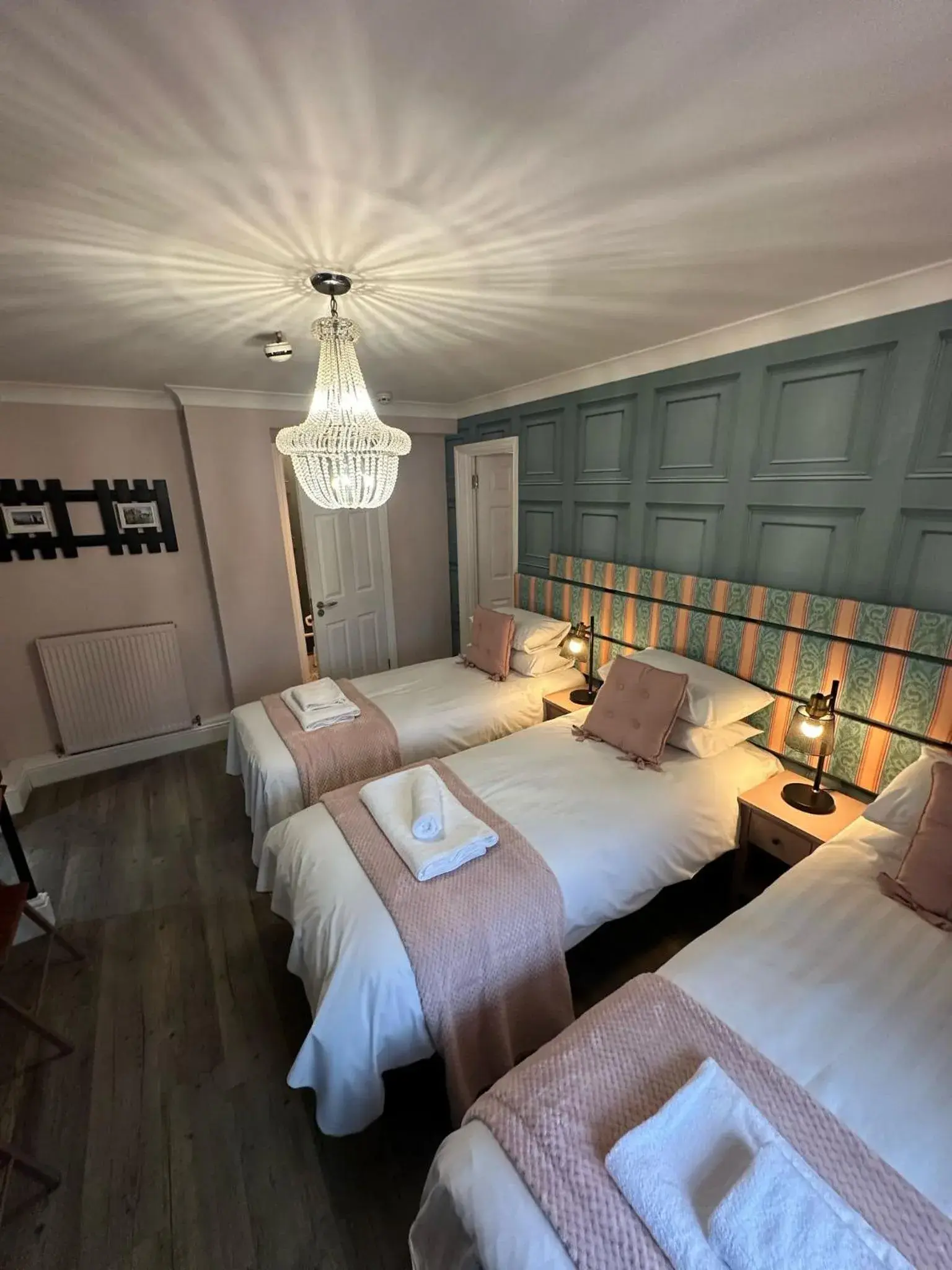 Deluxe Family Room in The Cambridge Guest House by Tas Deluxe Family Room in The Cambridge Guest House by Tas