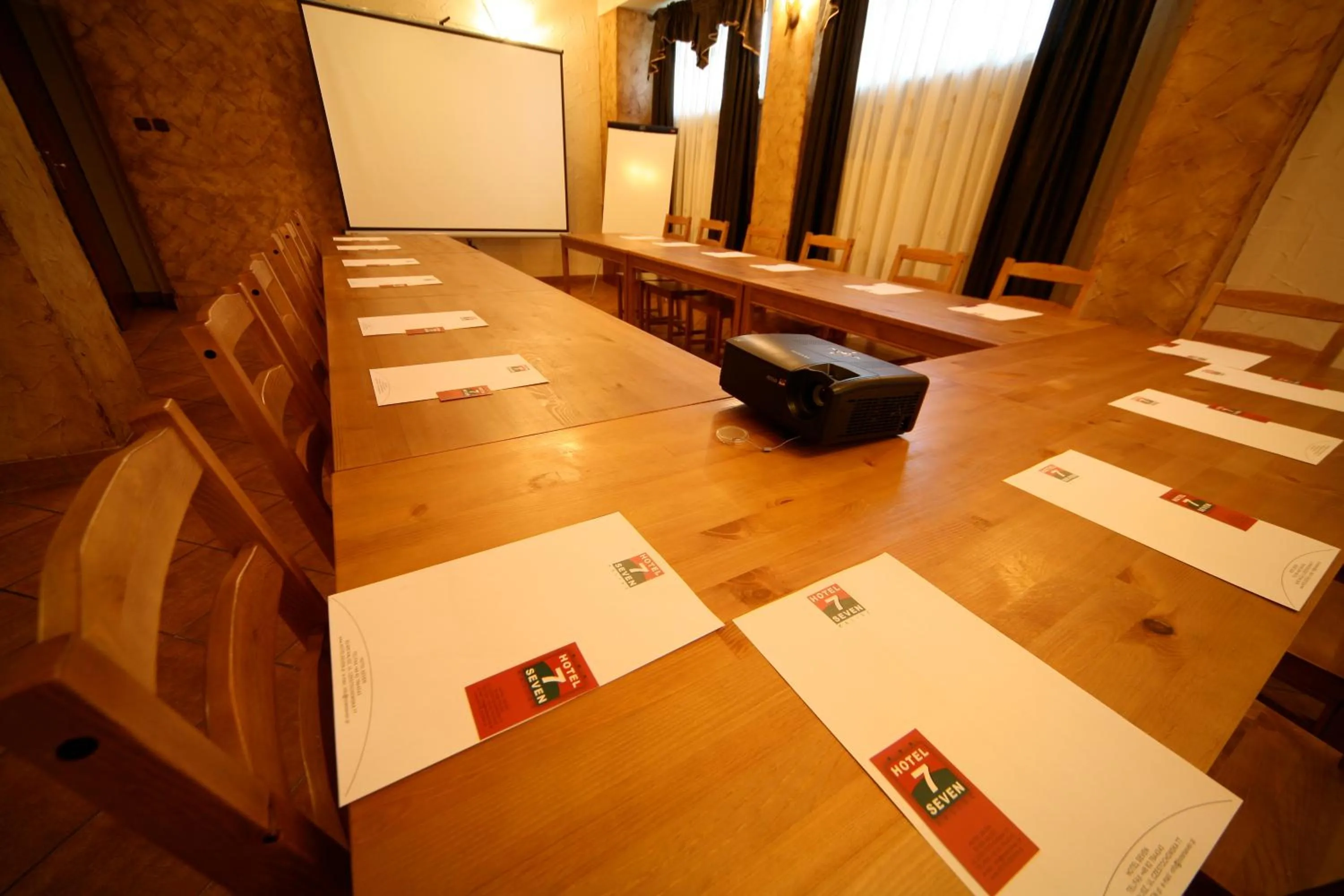 Business facilities in Hotel Seven 7