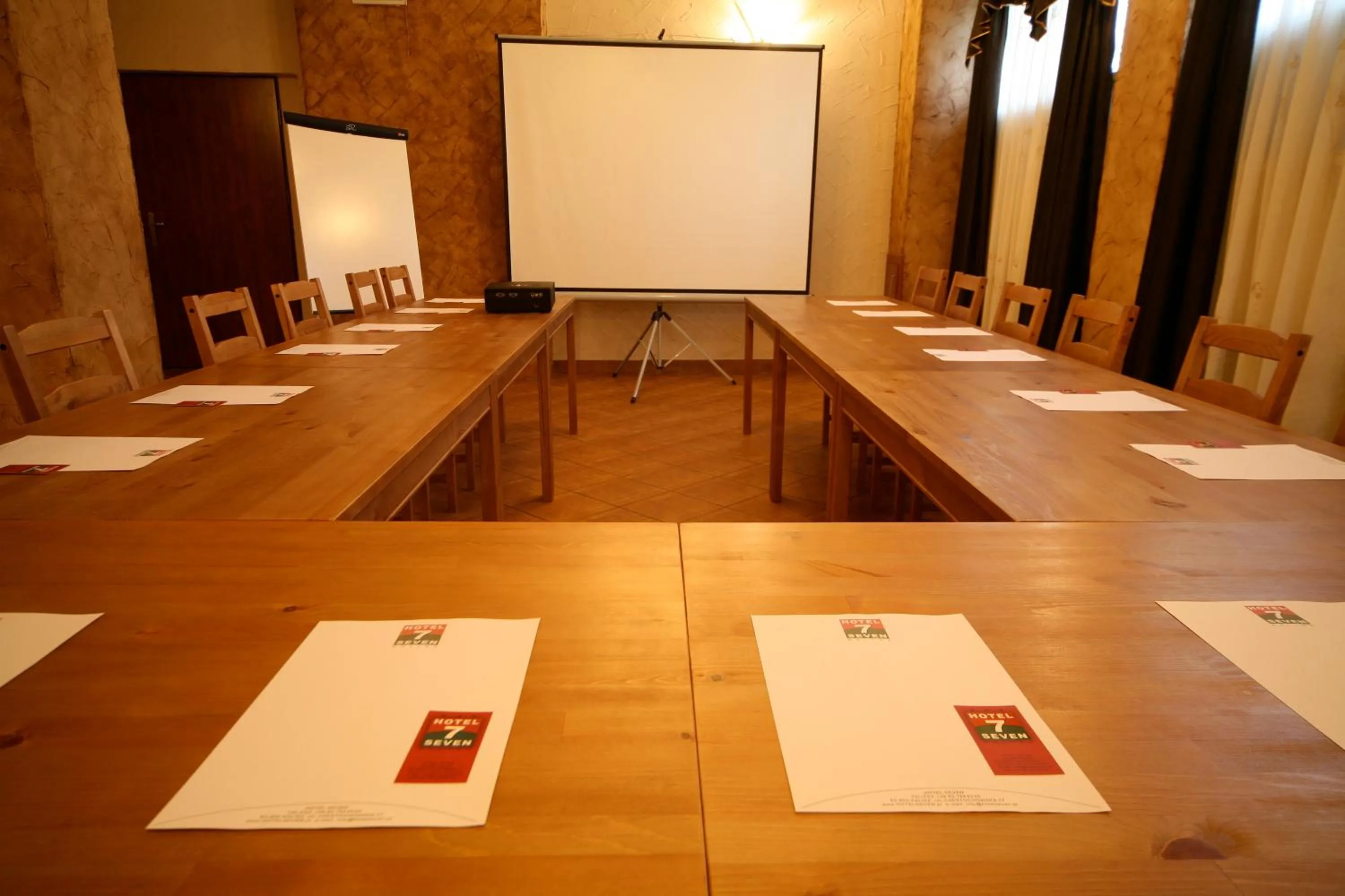 Business facilities in Hotel Seven 7