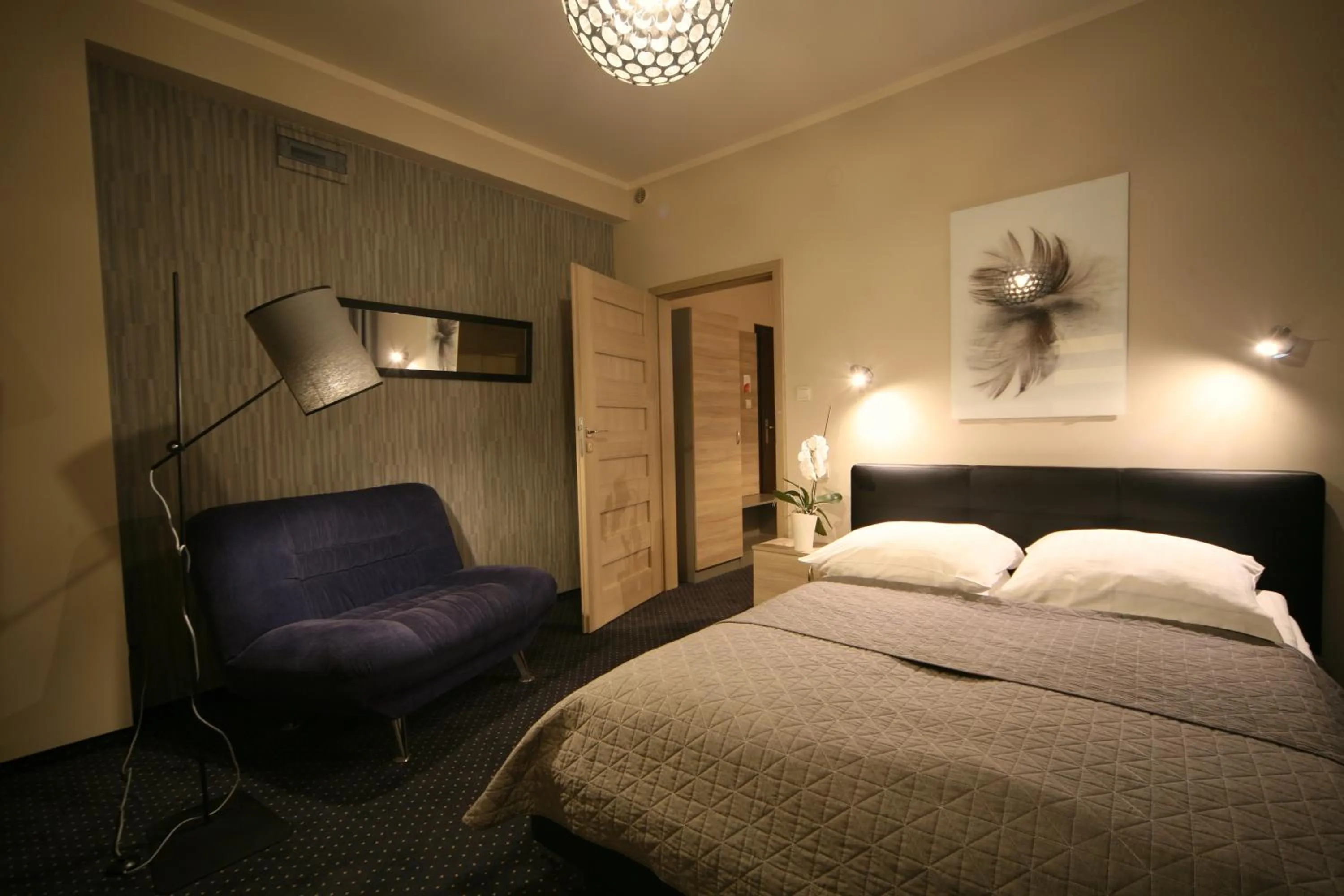 Photo of the whole room, Bed in Hotel Seven 7