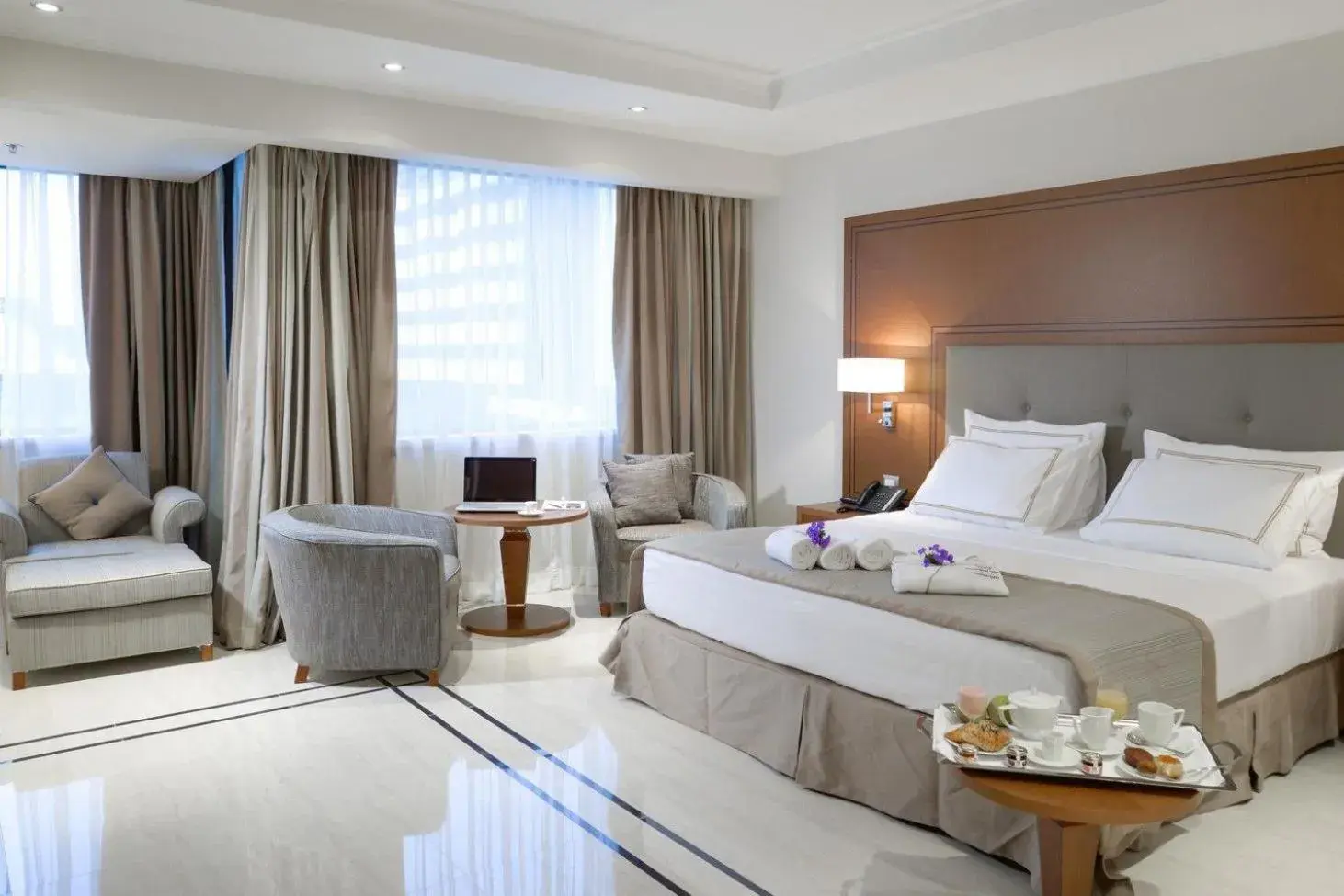 Superior King Room in Grand Hotel Djibloho Superior King Room in Grand Hotel Djibloho