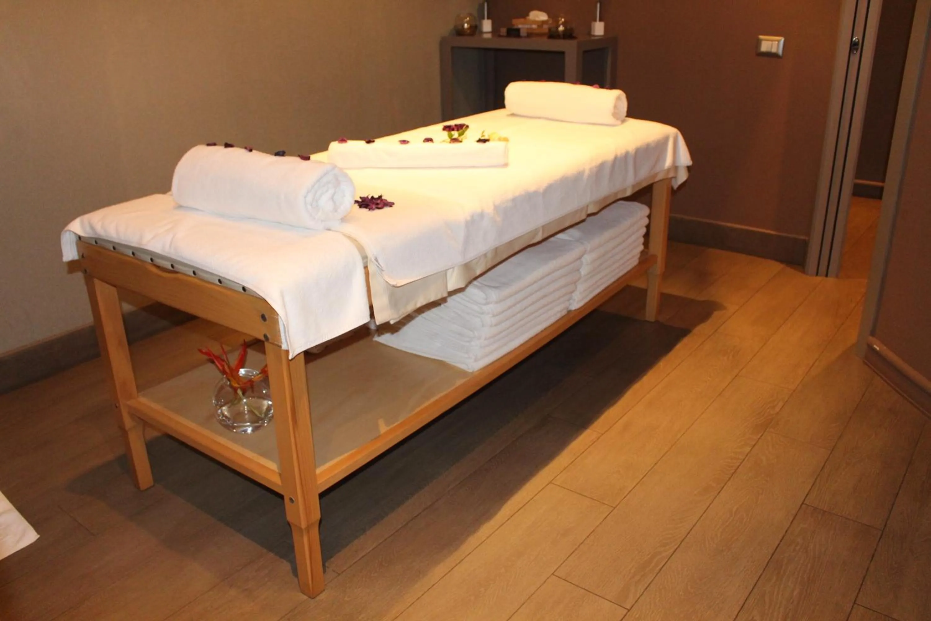 Massage, Bed in Grand Hotel Djibloho